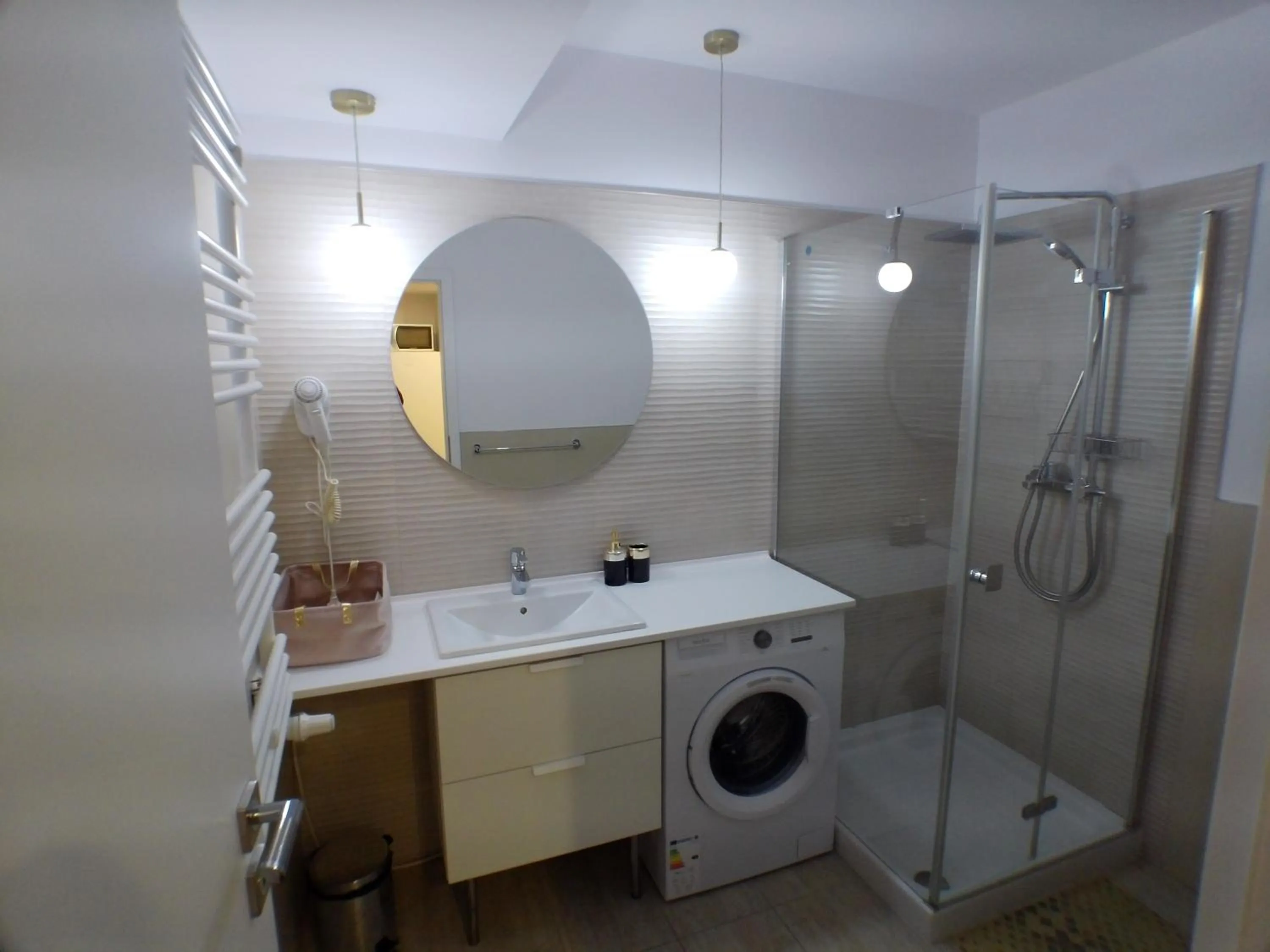 Shower in Upground Residence Apartments