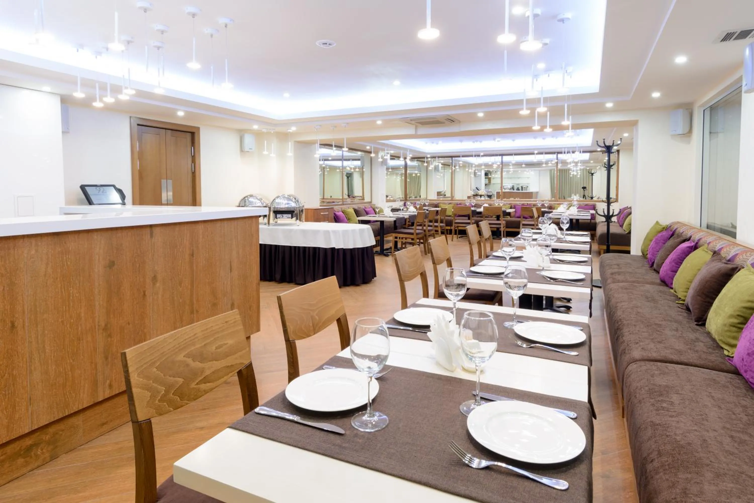 Restaurant/places to eat in Apart Hotel 92/2