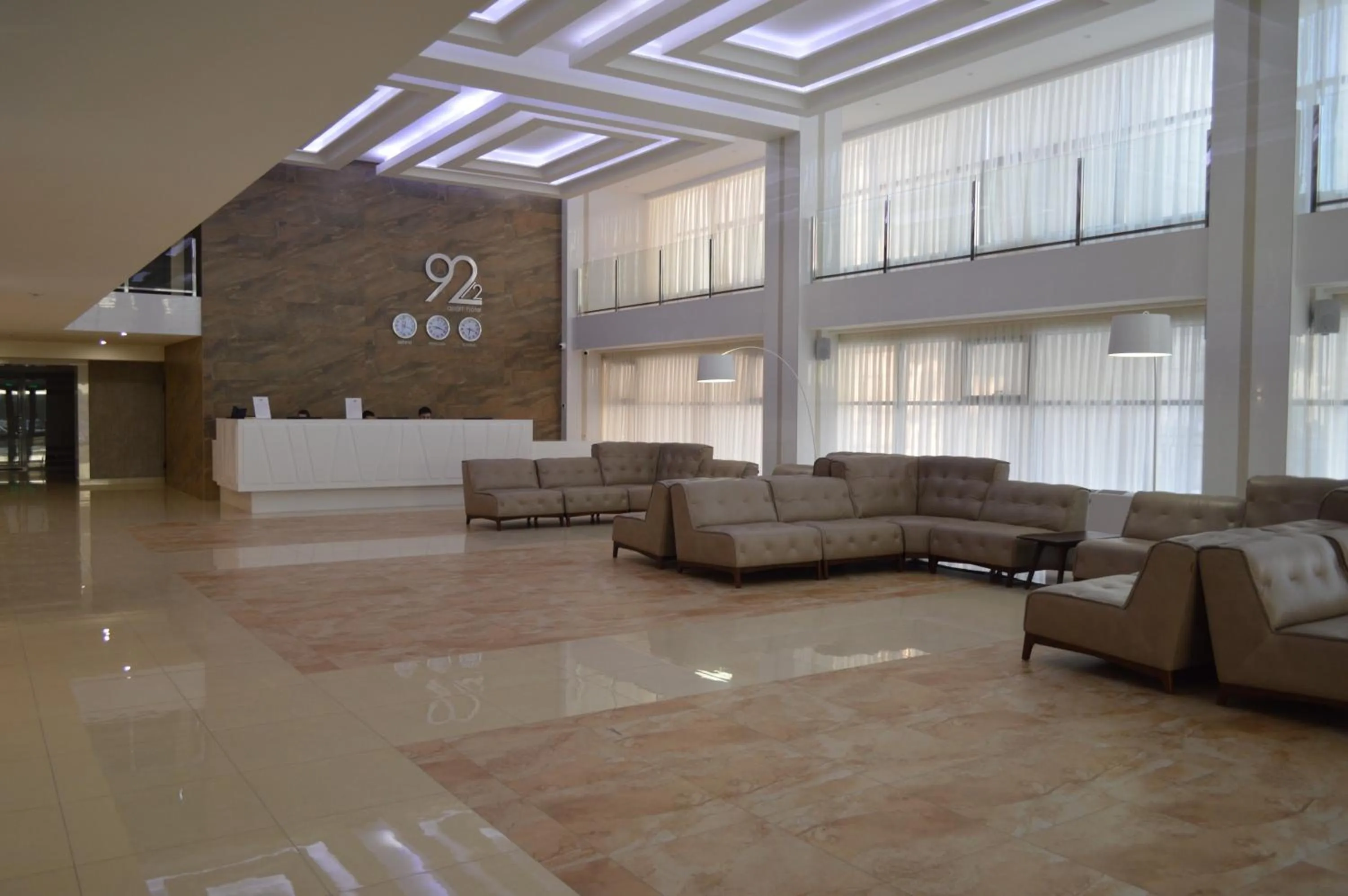 Communal lounge/ TV room in Apart Hotel 92/2