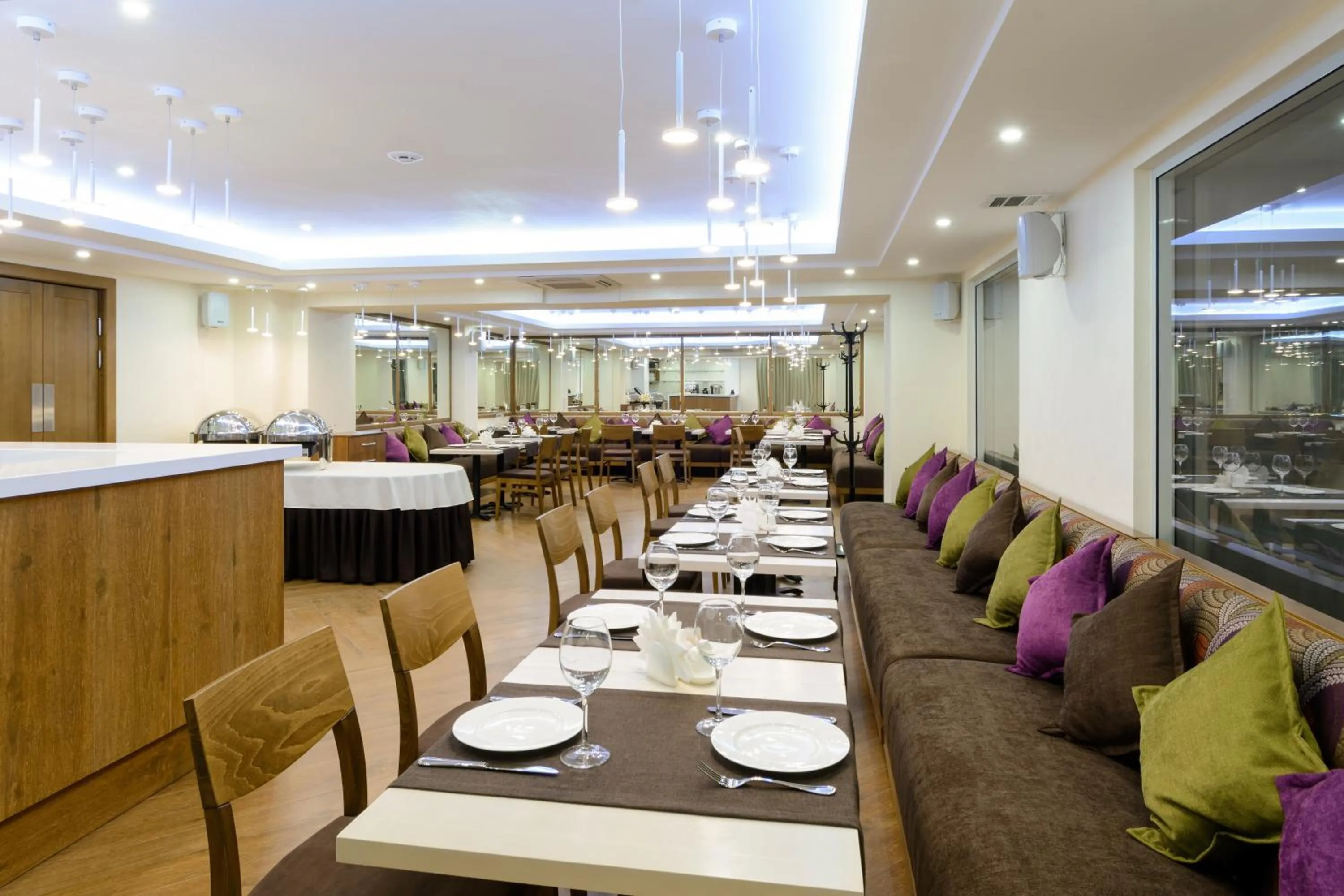 Restaurant/places to eat in Apart Hotel 92/2