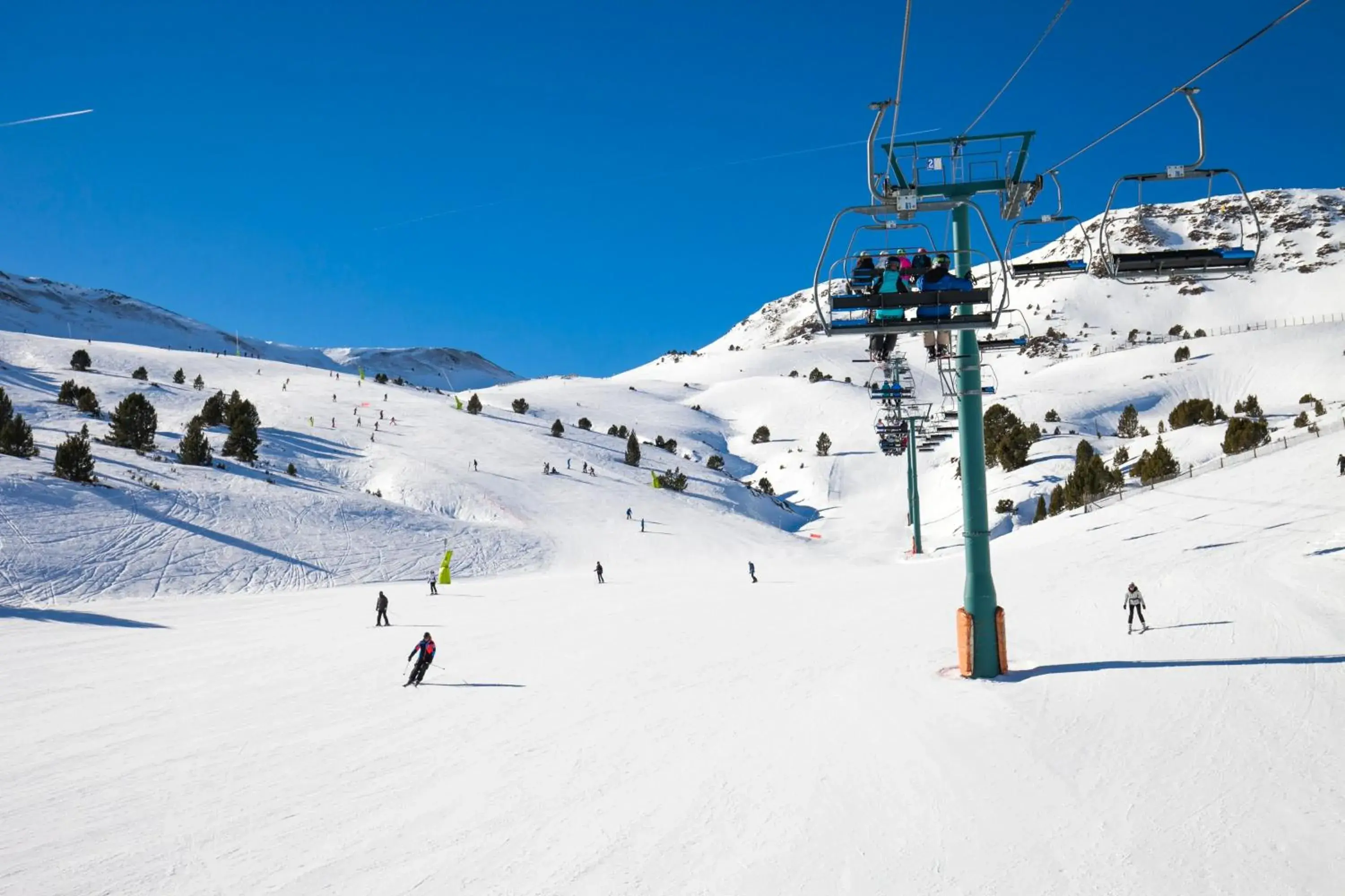 Skiing in Apartamentos Ona Dorada el Tarter Skiing in Apartamentos Ona Dorada el Tarter