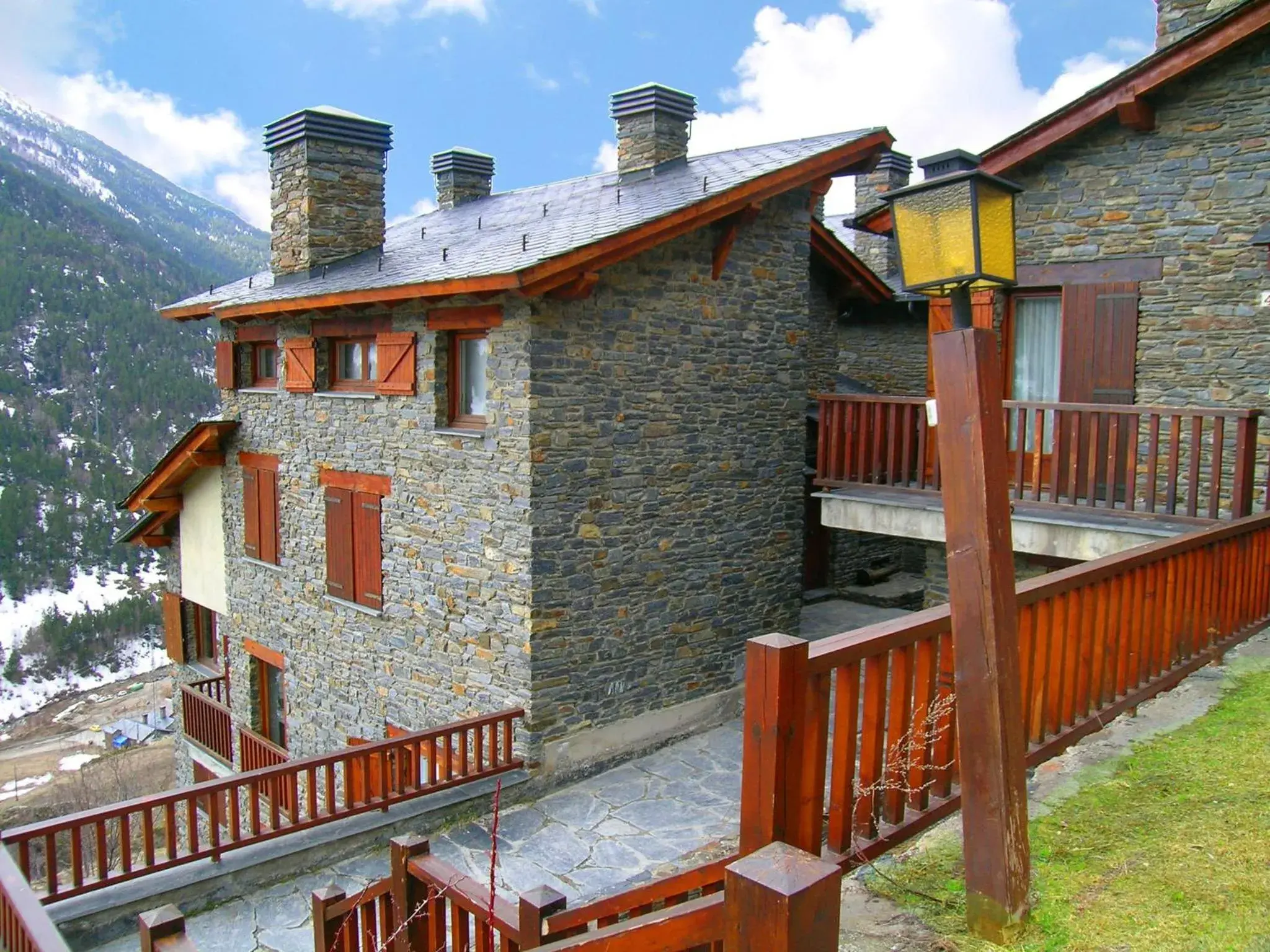 Property building in Apartamentos Ona Dorada el Tarter Property building in Apartamentos Ona Dorada el Tarter