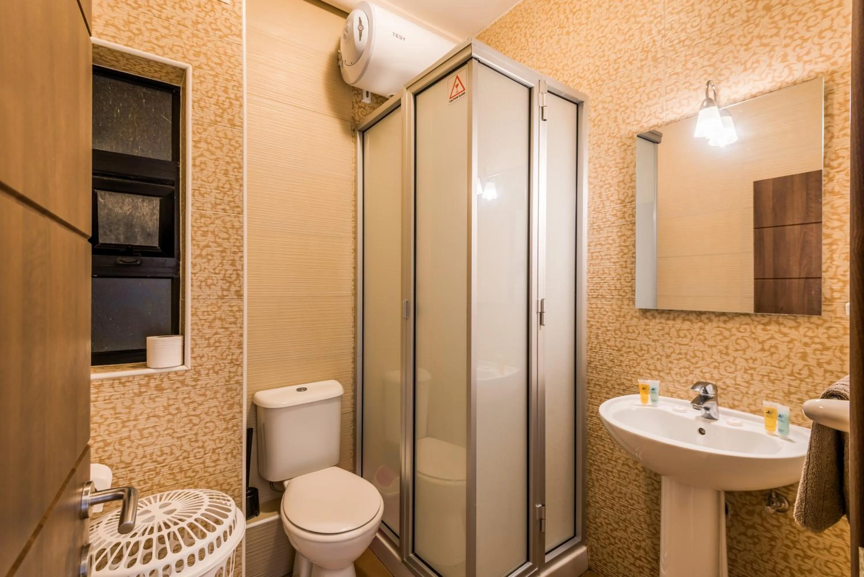 Bathroom in Seashells 2 bedroom Apartment with sunny terrace with stunning sea views - by Getawaysmalta
