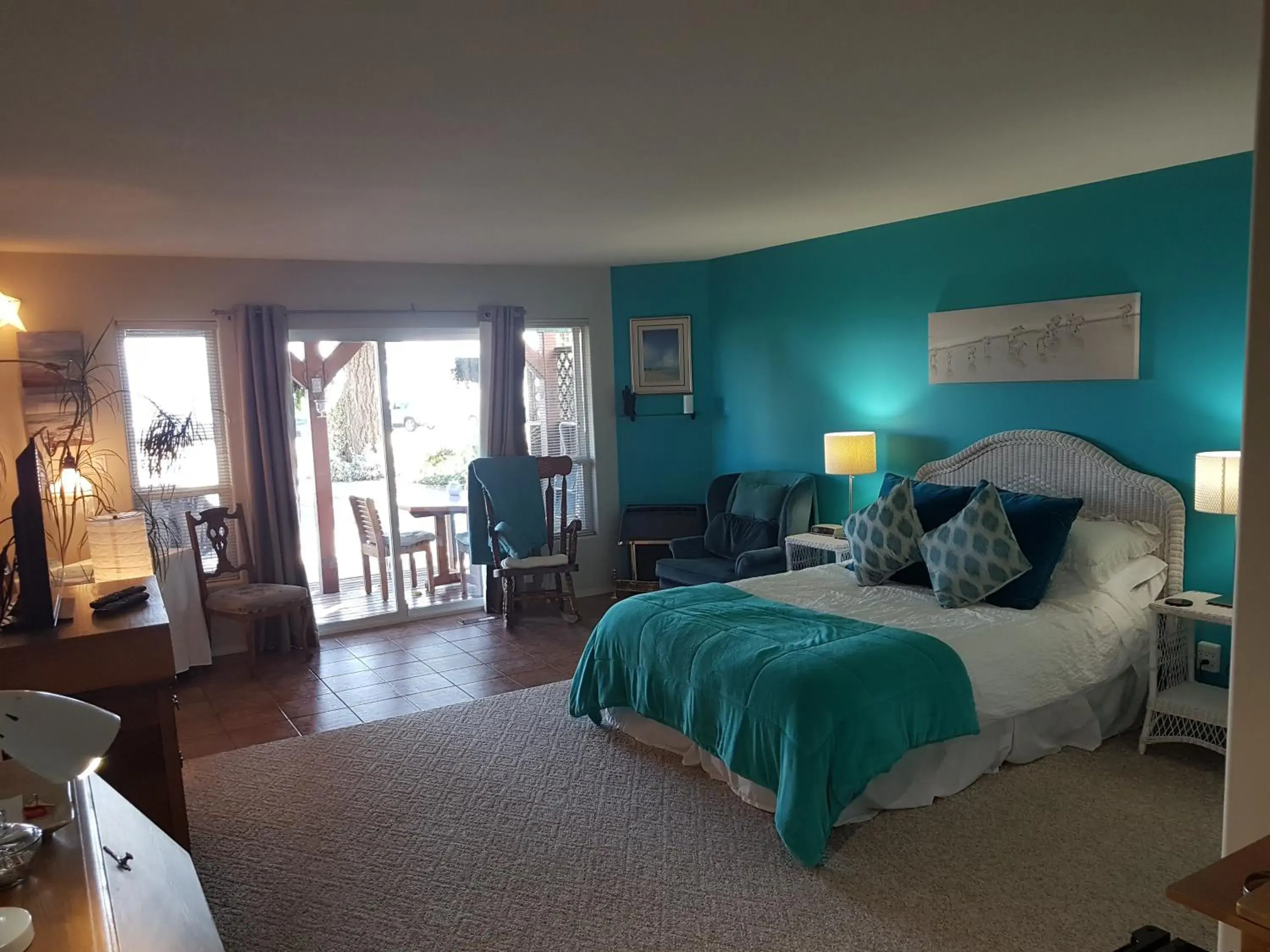 Queen Room with Ocean View in Davis Bay Bed & Breakfast Queen Room with Ocean View in Davis Bay Bed & Breakfast