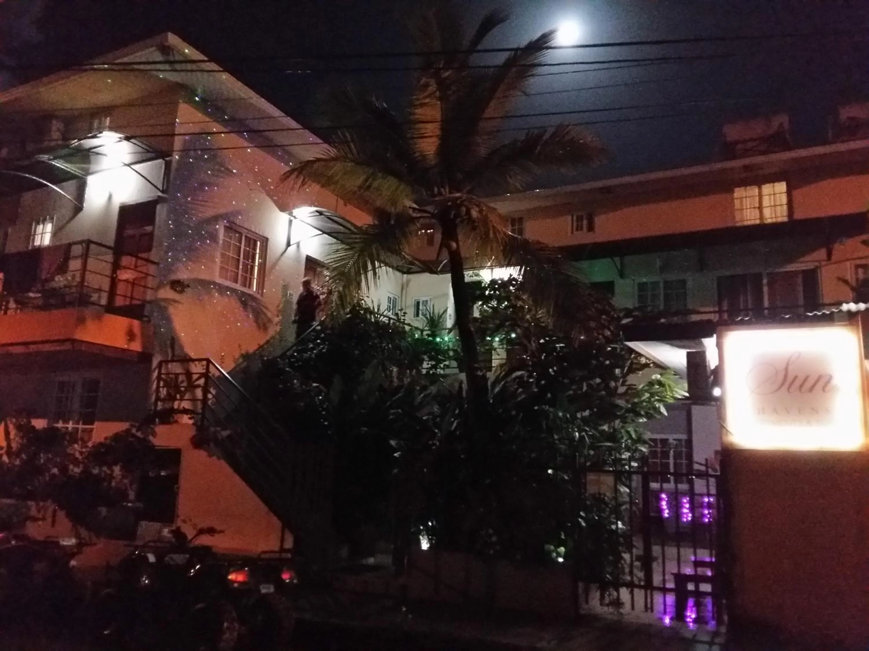 Night in Sun Havens Apartments & Suites