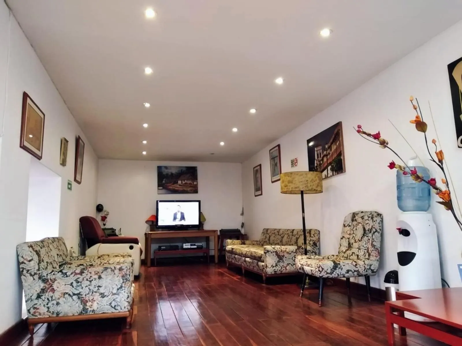 Communal lounge/ TV room in Hotel El Cid Plaza Premium