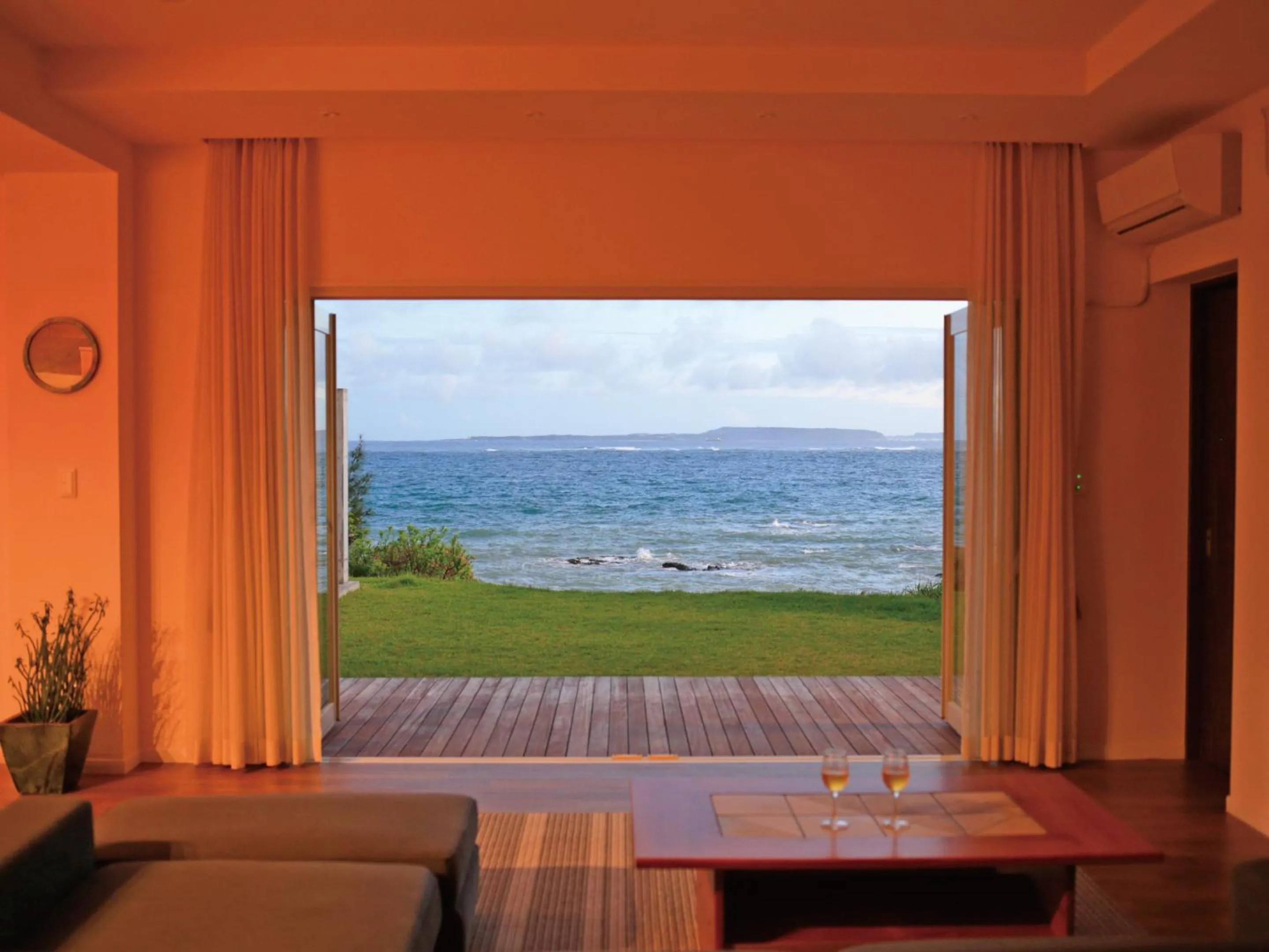 Photo of the whole room in Villa Kukuru