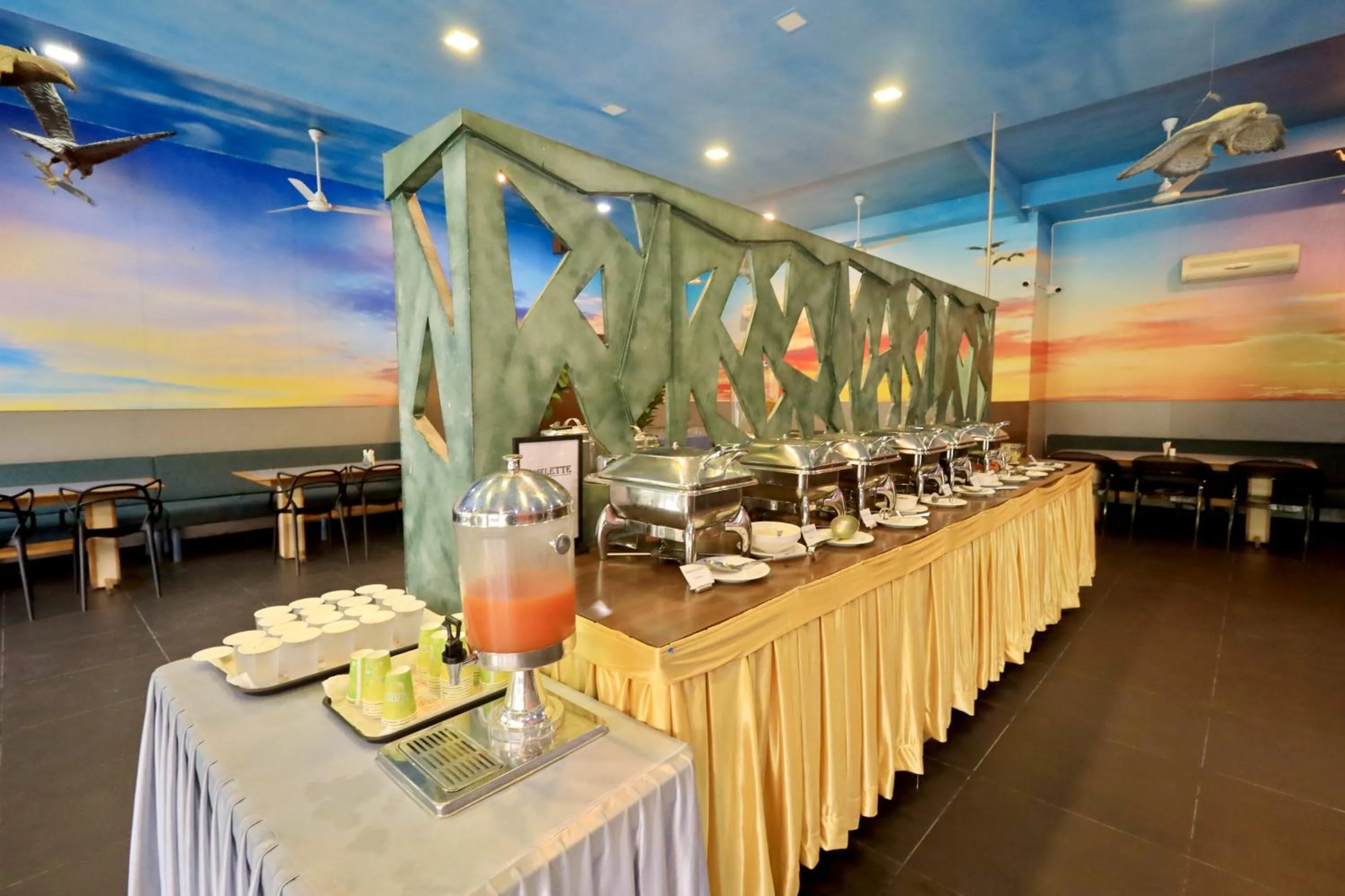 Restaurant/places to eat in Hummingbird Resort