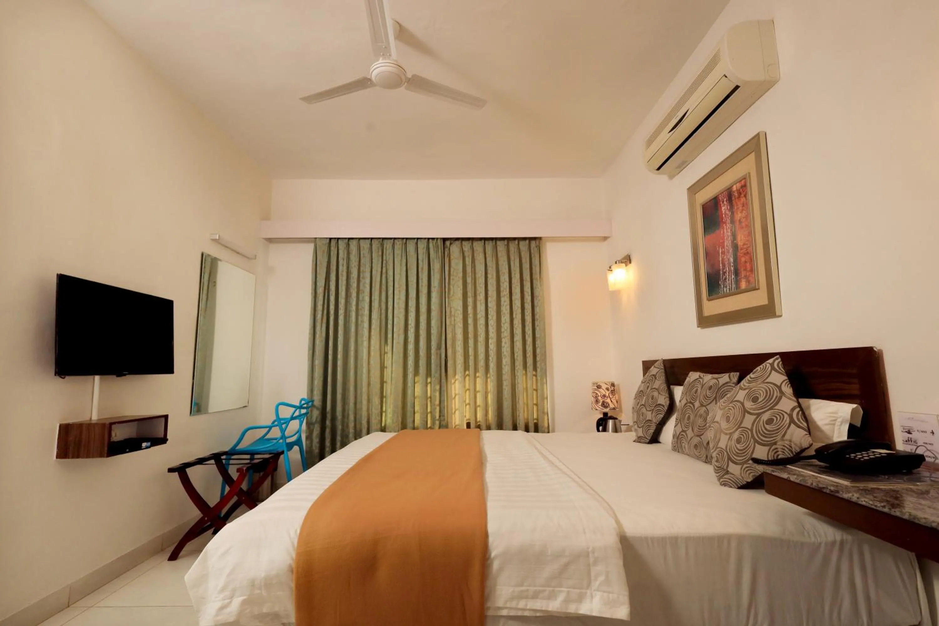 Bedroom, Bed in Hummingbird Resort