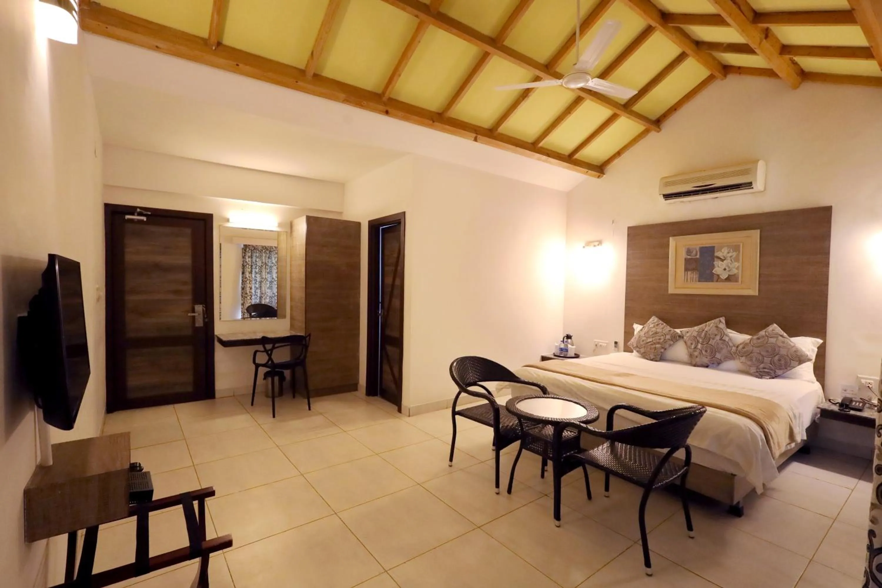 Bedroom, Bed in Hummingbird Resort