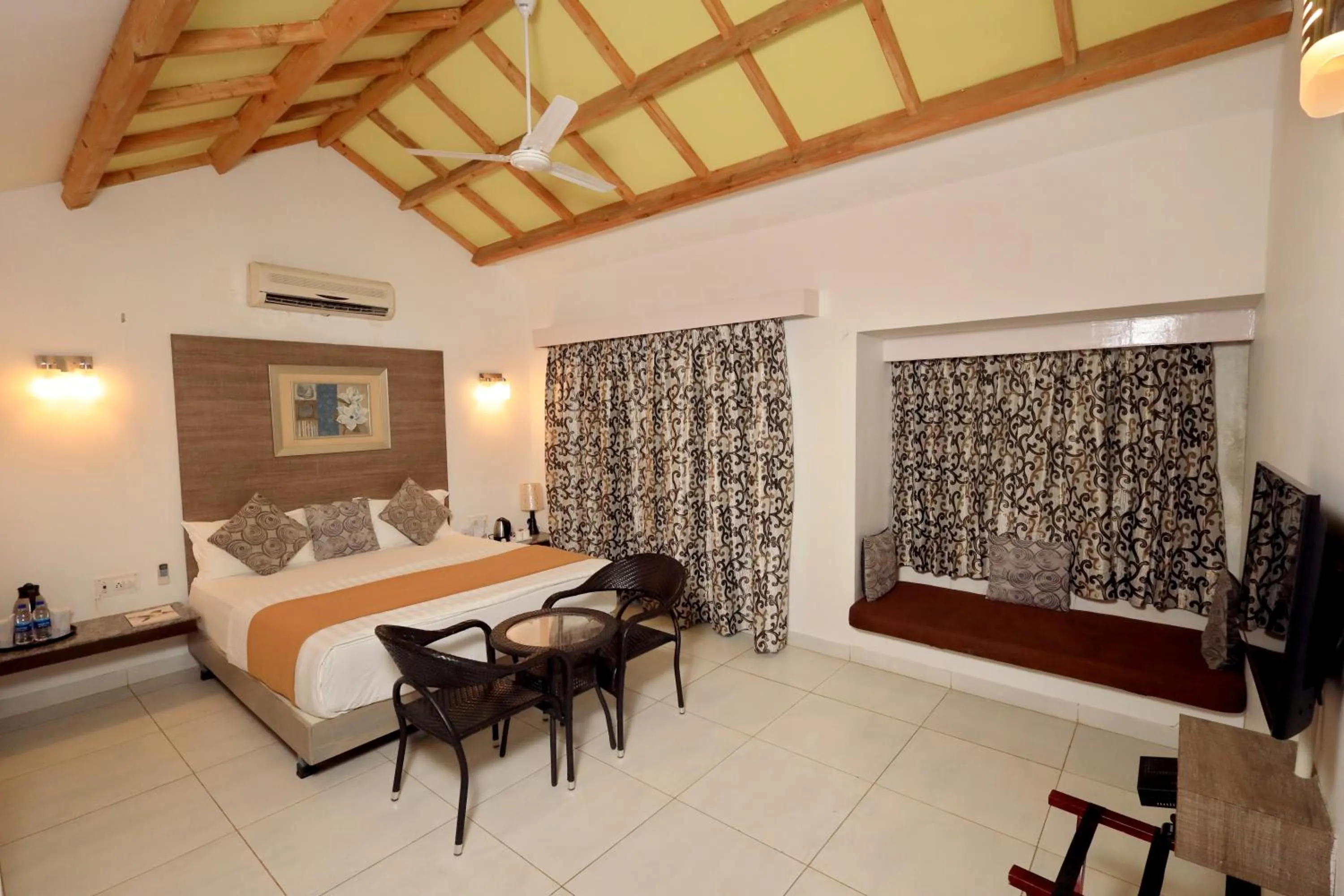 Bedroom, Bed in Hummingbird Resort