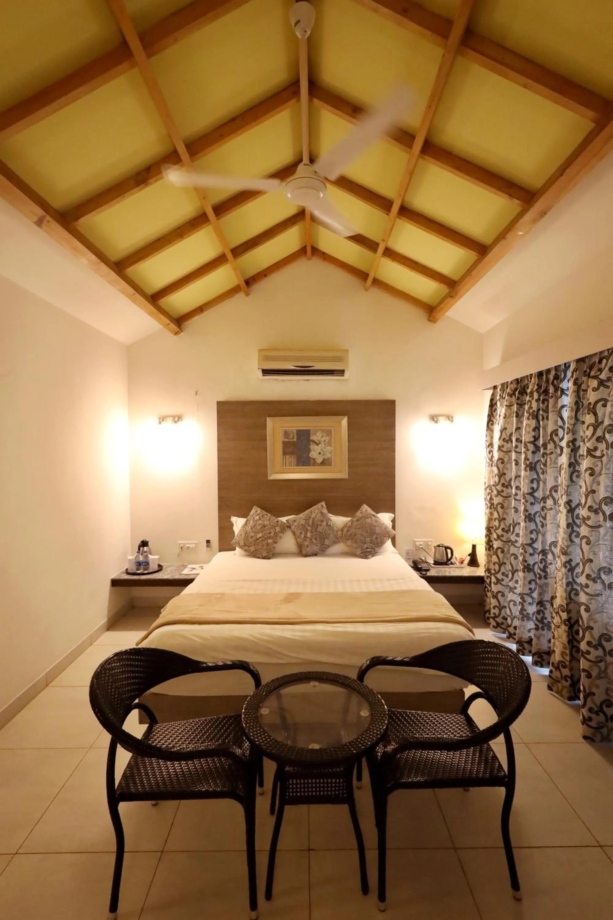 Bedroom, Bed in Hummingbird Resort