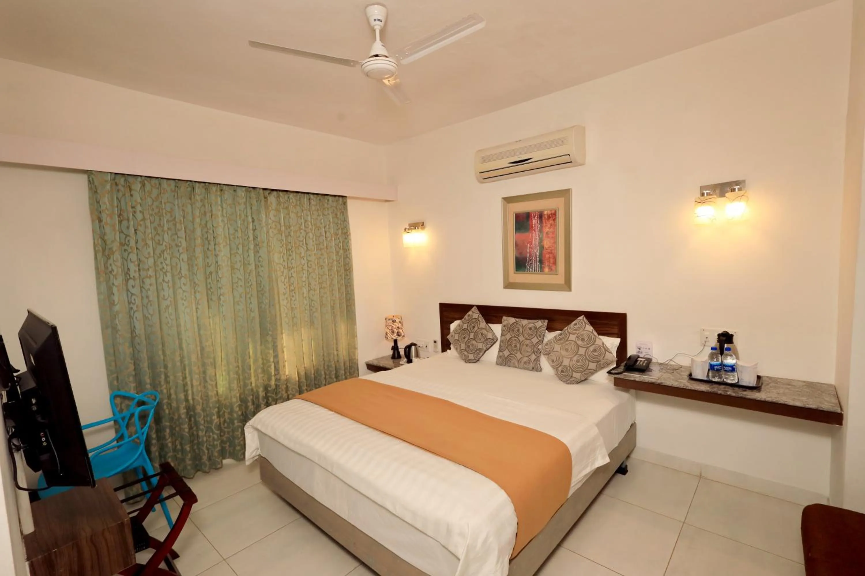 Bedroom, Bed in Hummingbird Resort