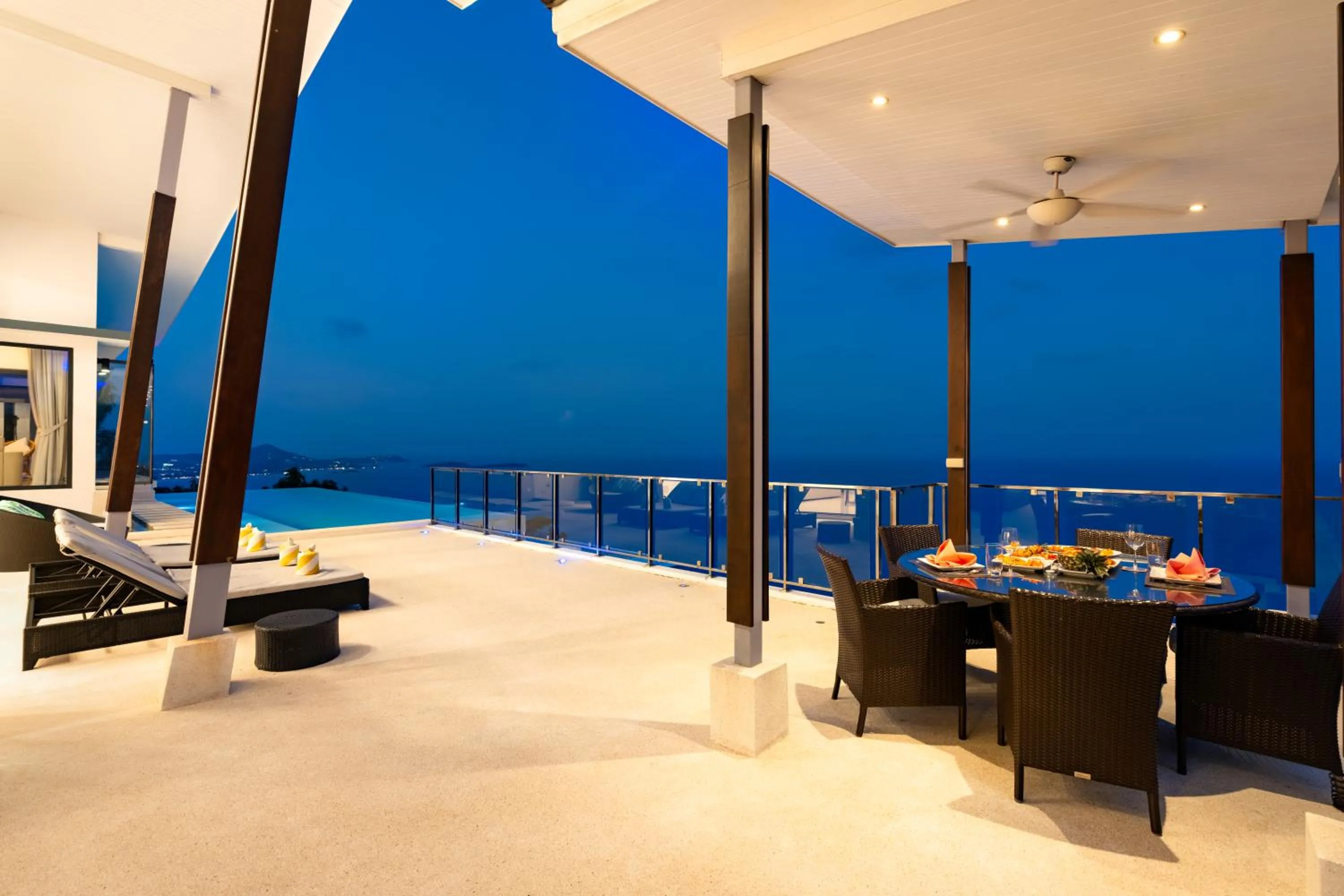 sunbed in Karpe Diem Villa - Twin Infinity Pools