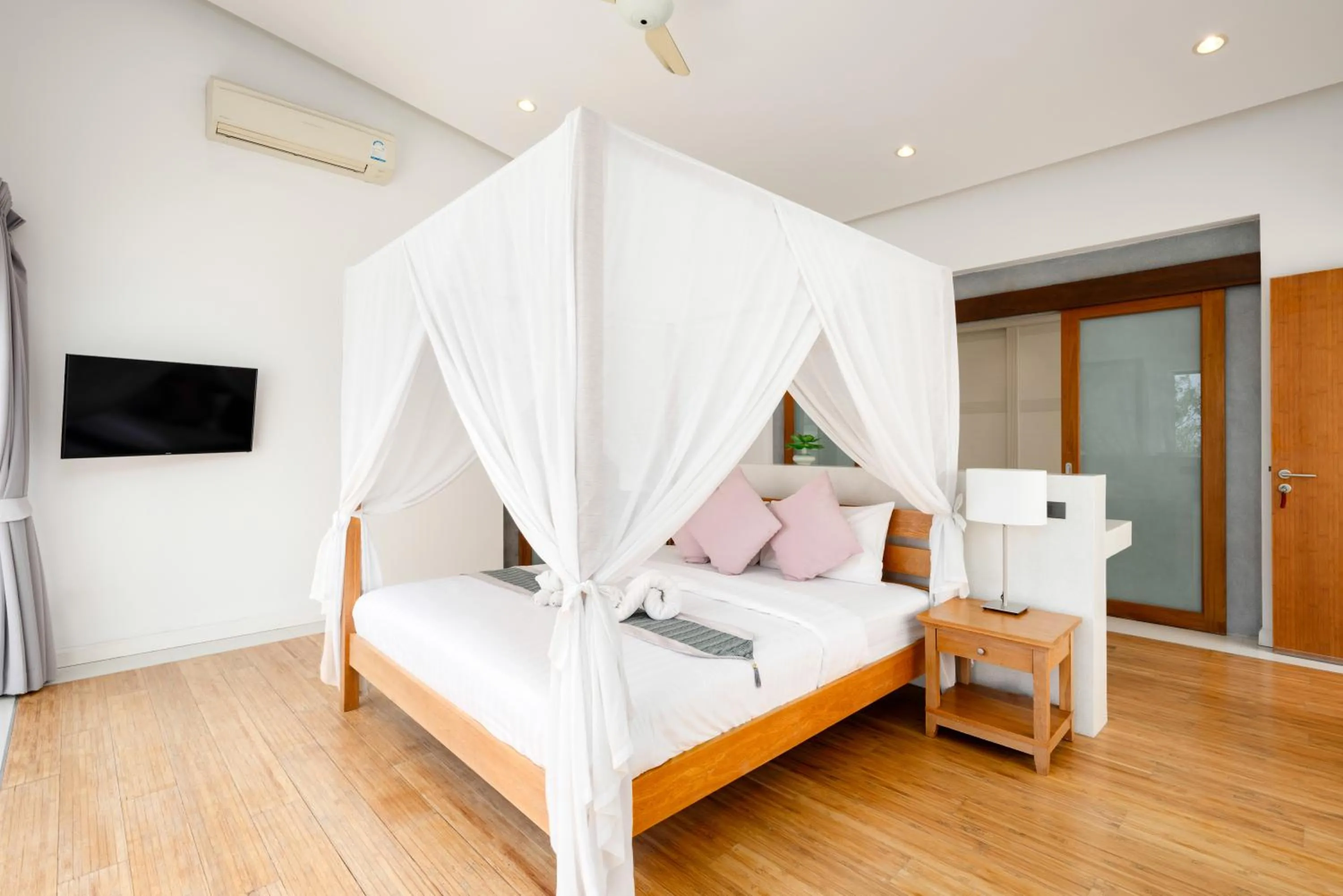 Bedroom, Bed in Karpe Diem Villa - Twin Infinity Pools
