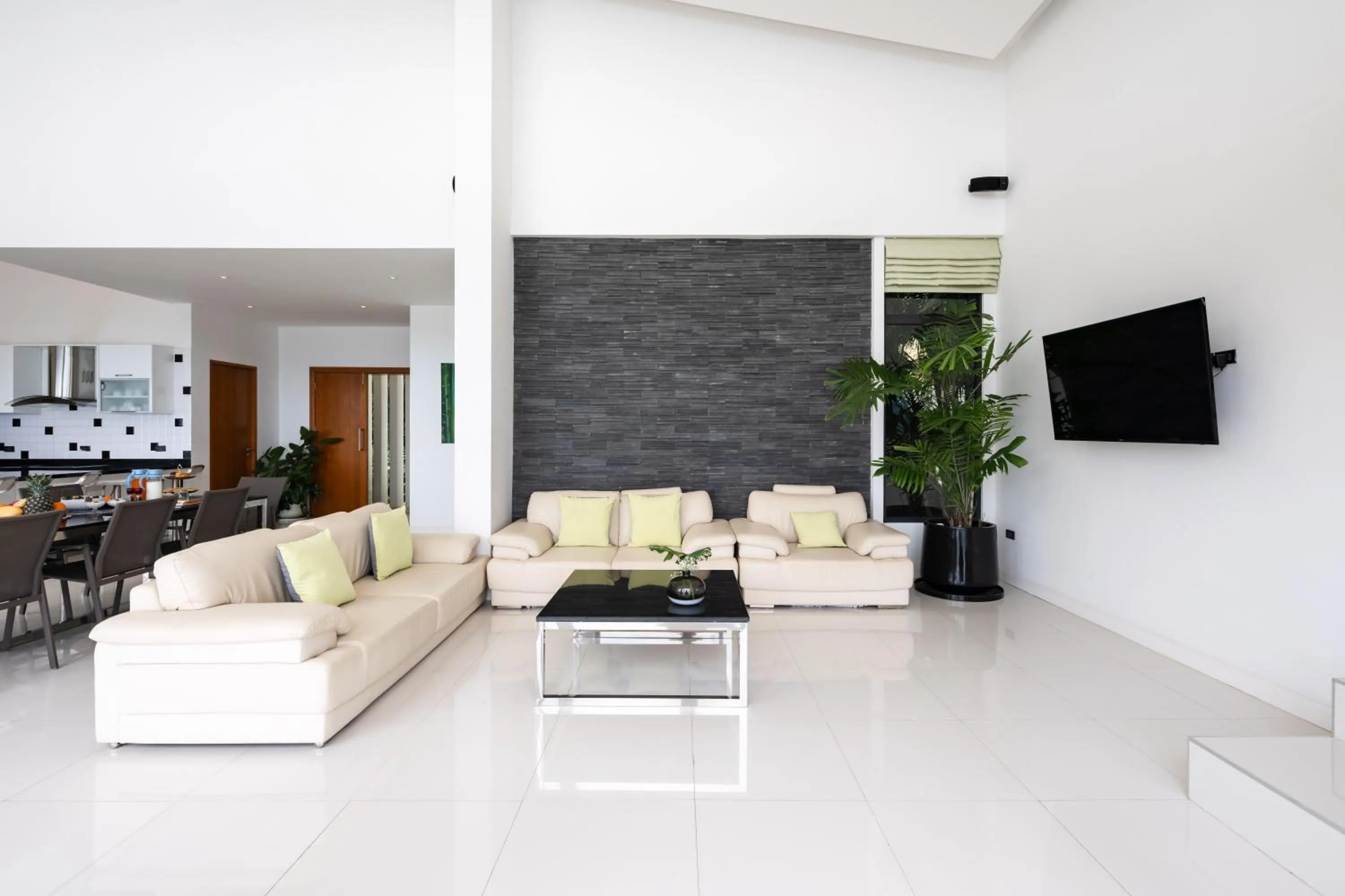 Communal lounge/ TV room in Karpe Diem Villa - Twin Infinity Pools