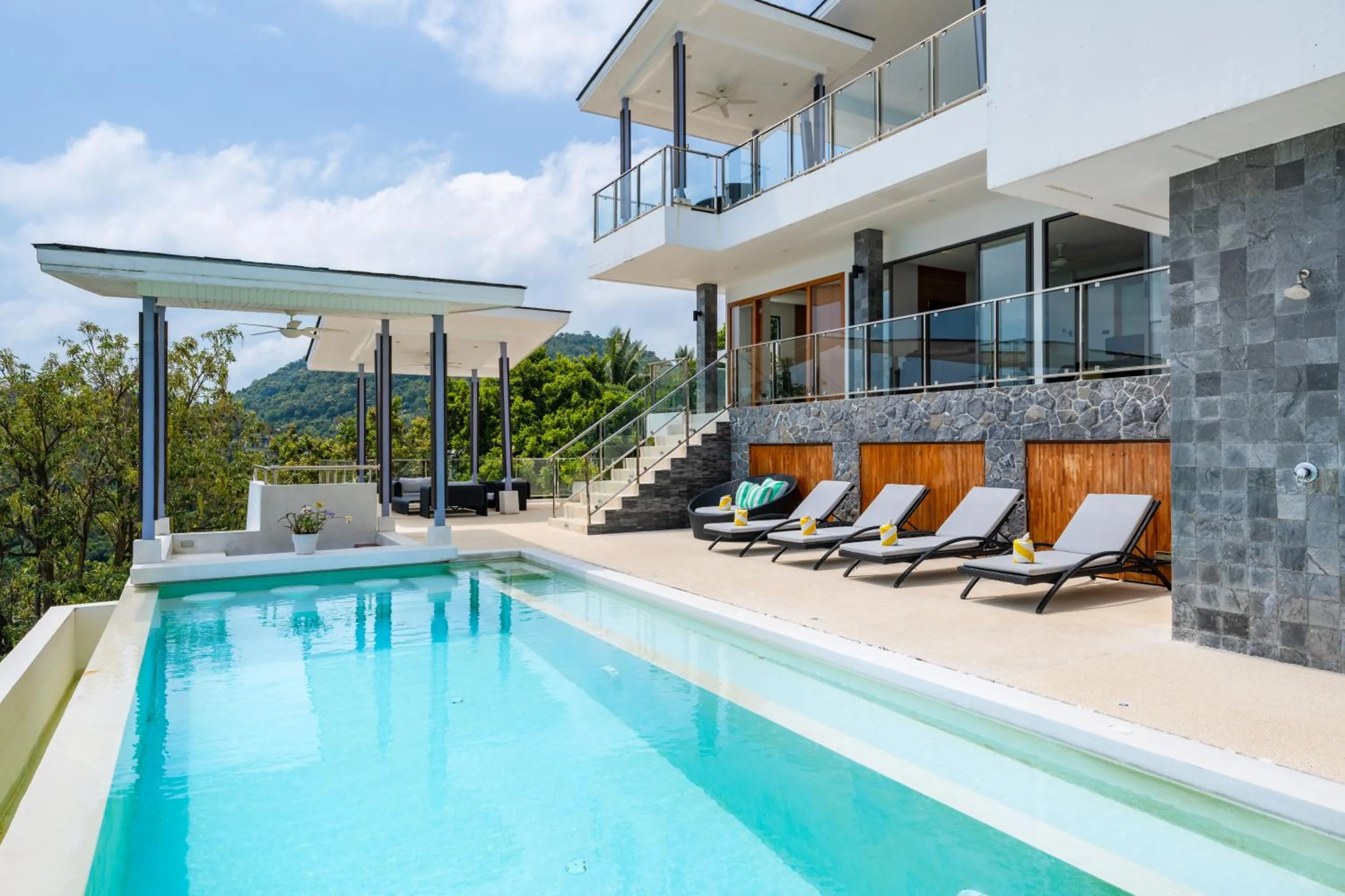 Swimming pool in Karpe Diem Villa - Twin Infinity Pools