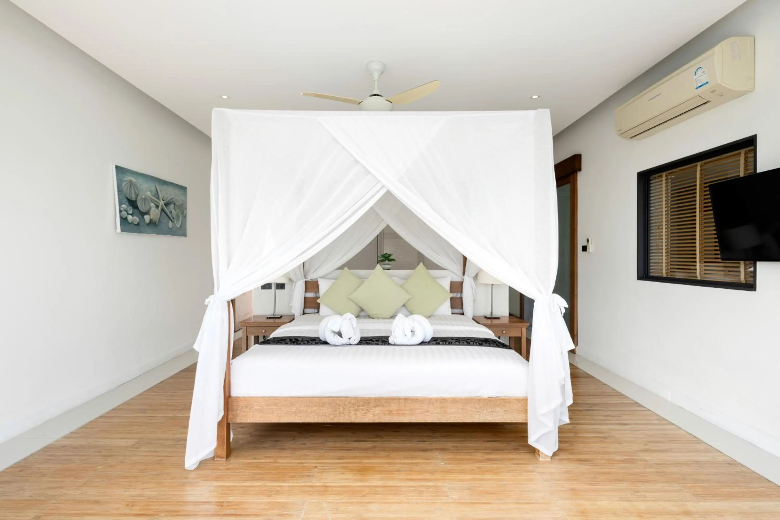 Bed in Karpe Diem Villa - Twin Infinity Pools