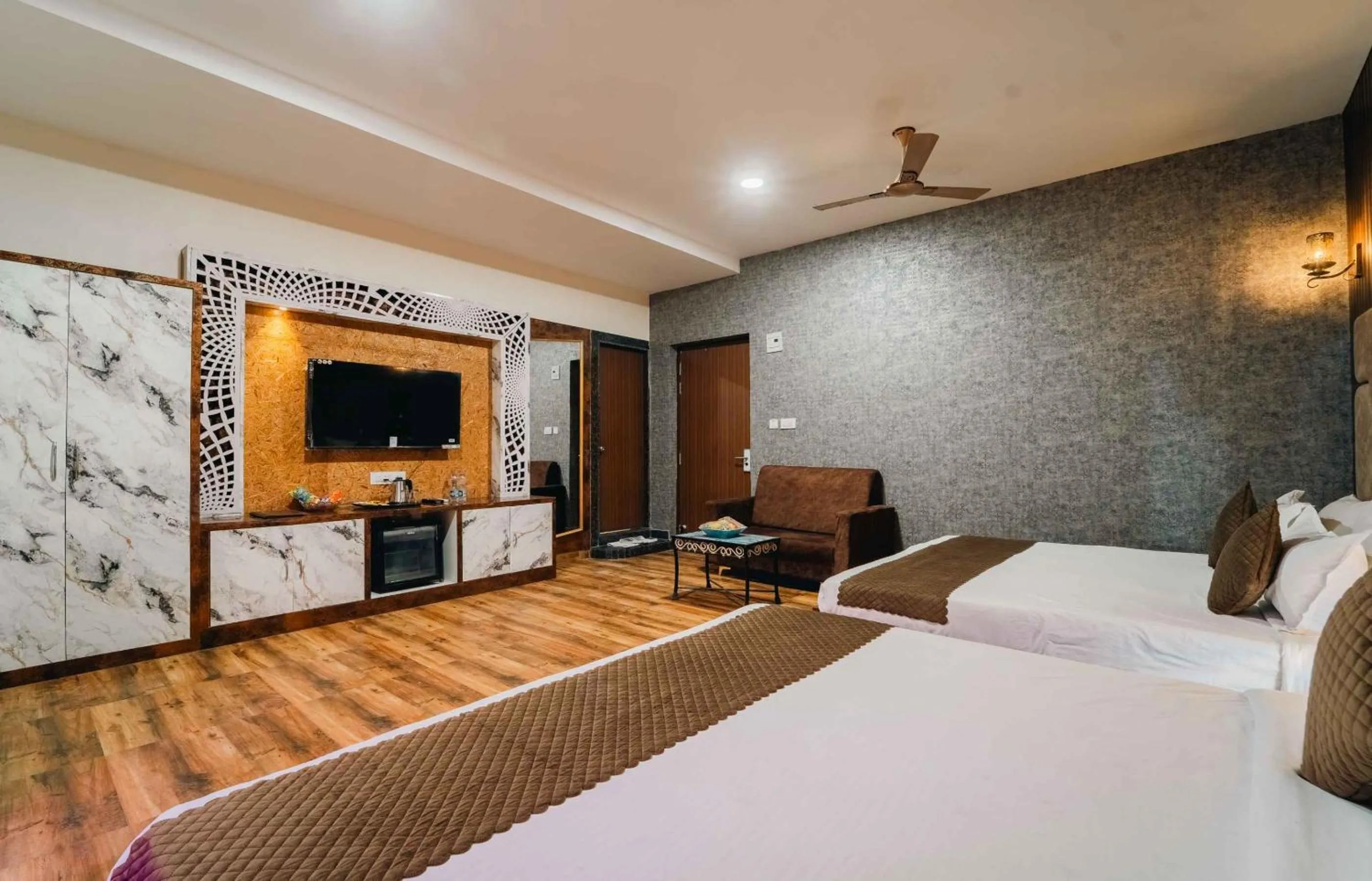 TV and multimedia in Hotel Royal Paradise