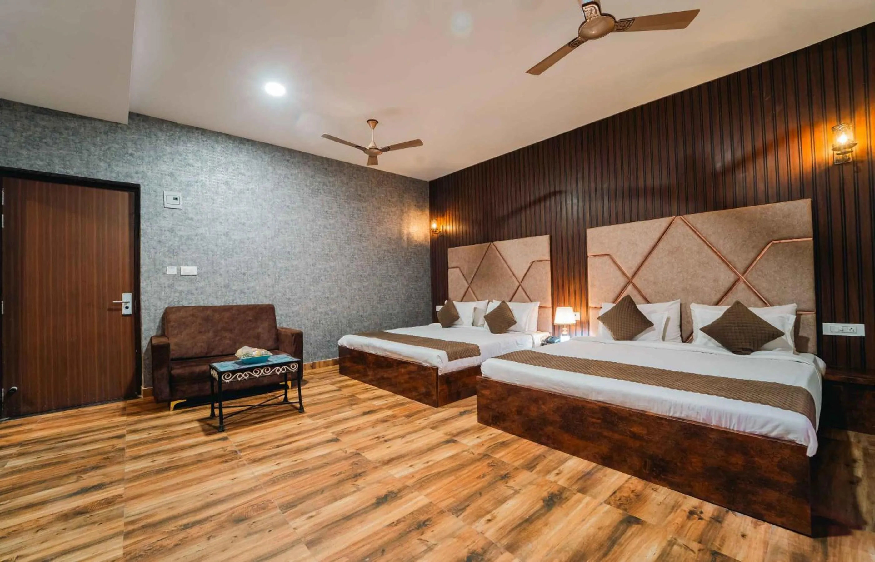 Bed in Hotel Royal Paradise