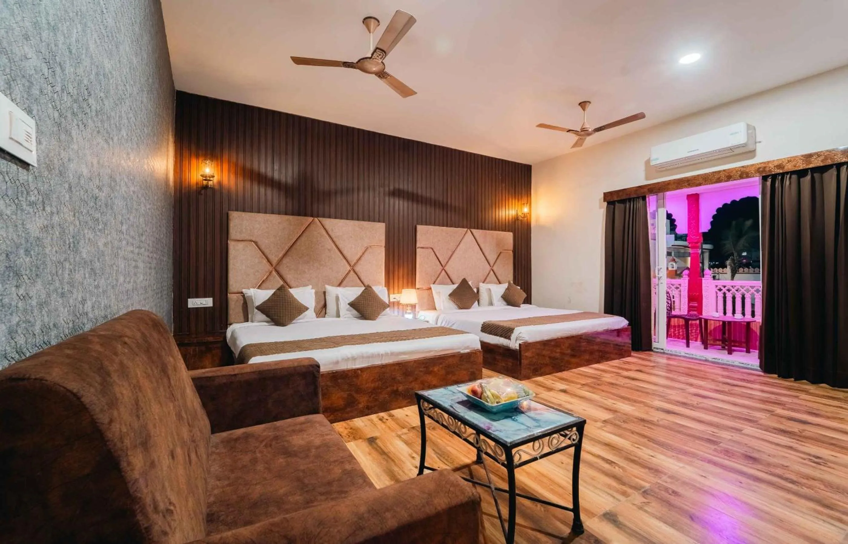 Bed in Hotel Royal Paradise