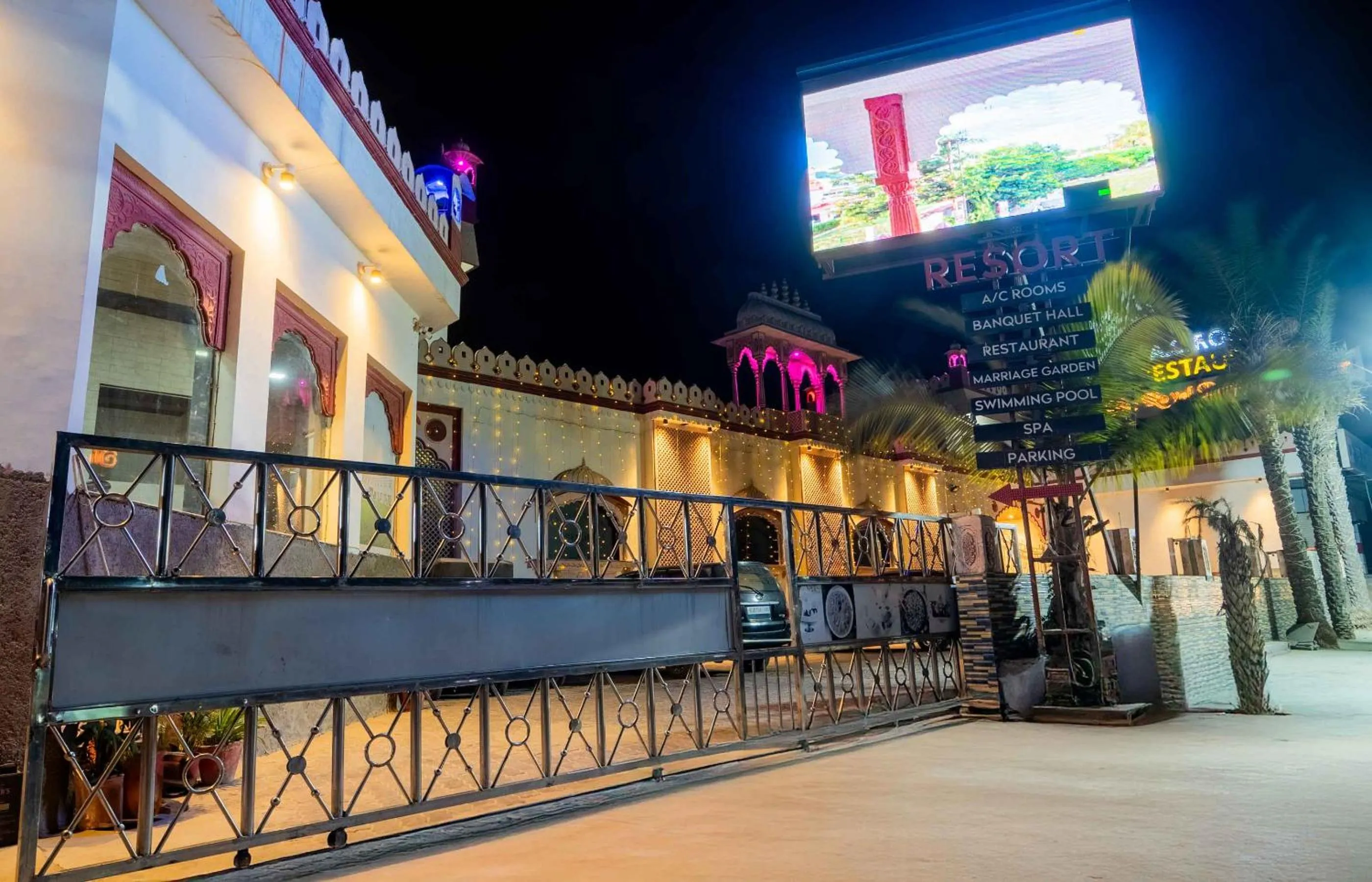 Facade/entrance in Hotel Royal Paradise