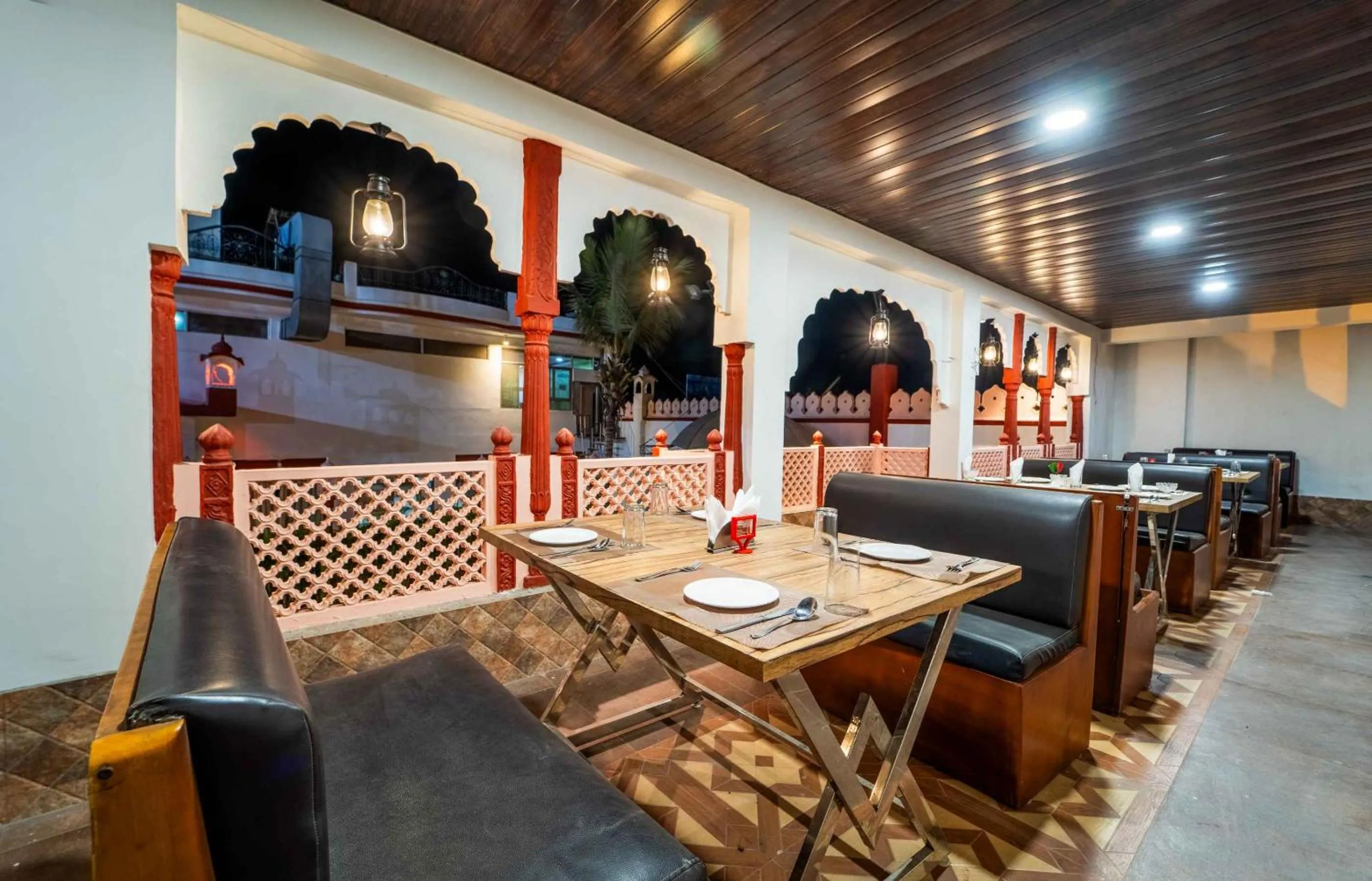 Restaurant/places to eat in Hotel Royal Paradise