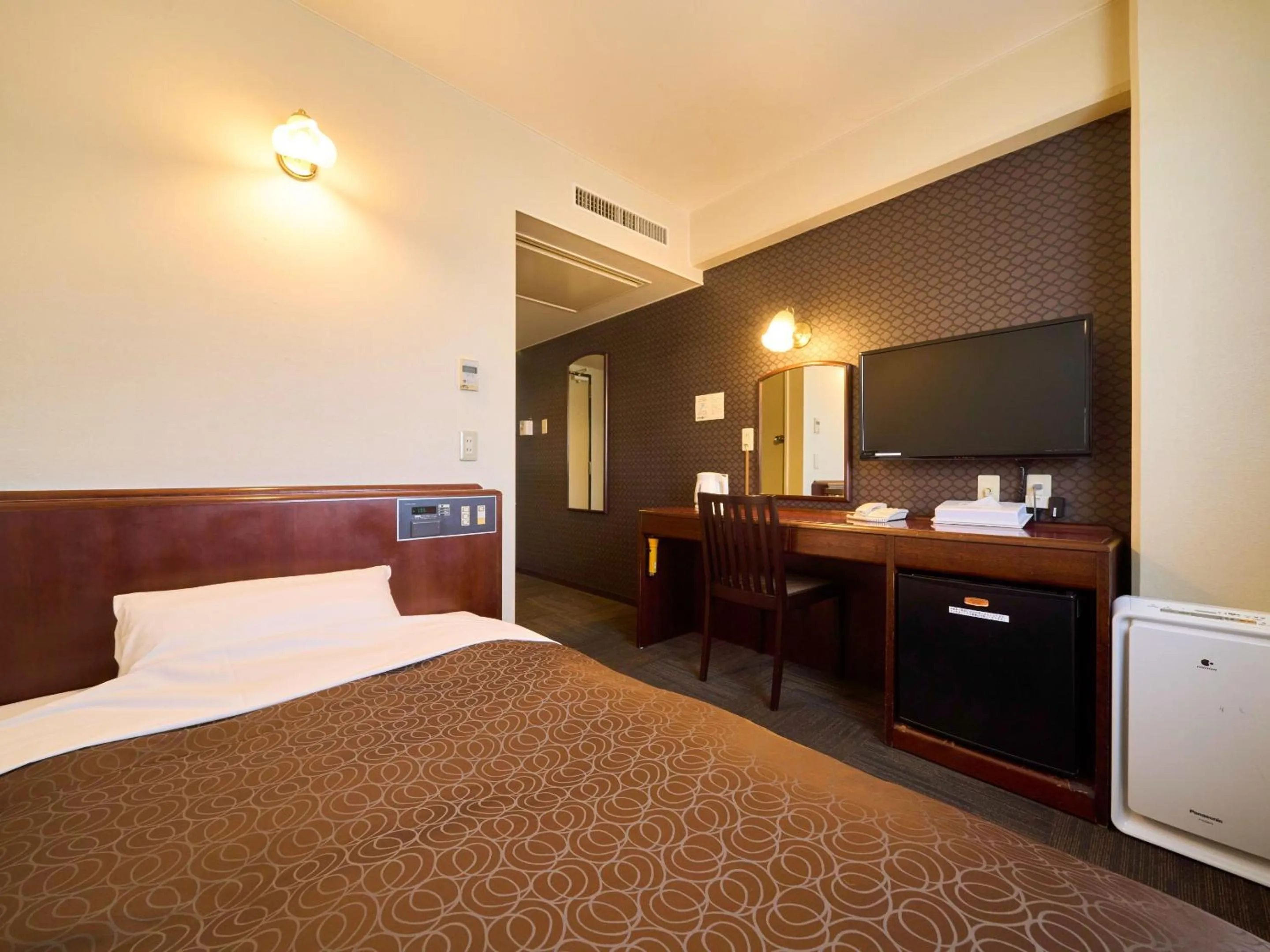 Photo of the whole room, Bed in Minakuchi Century Hotel