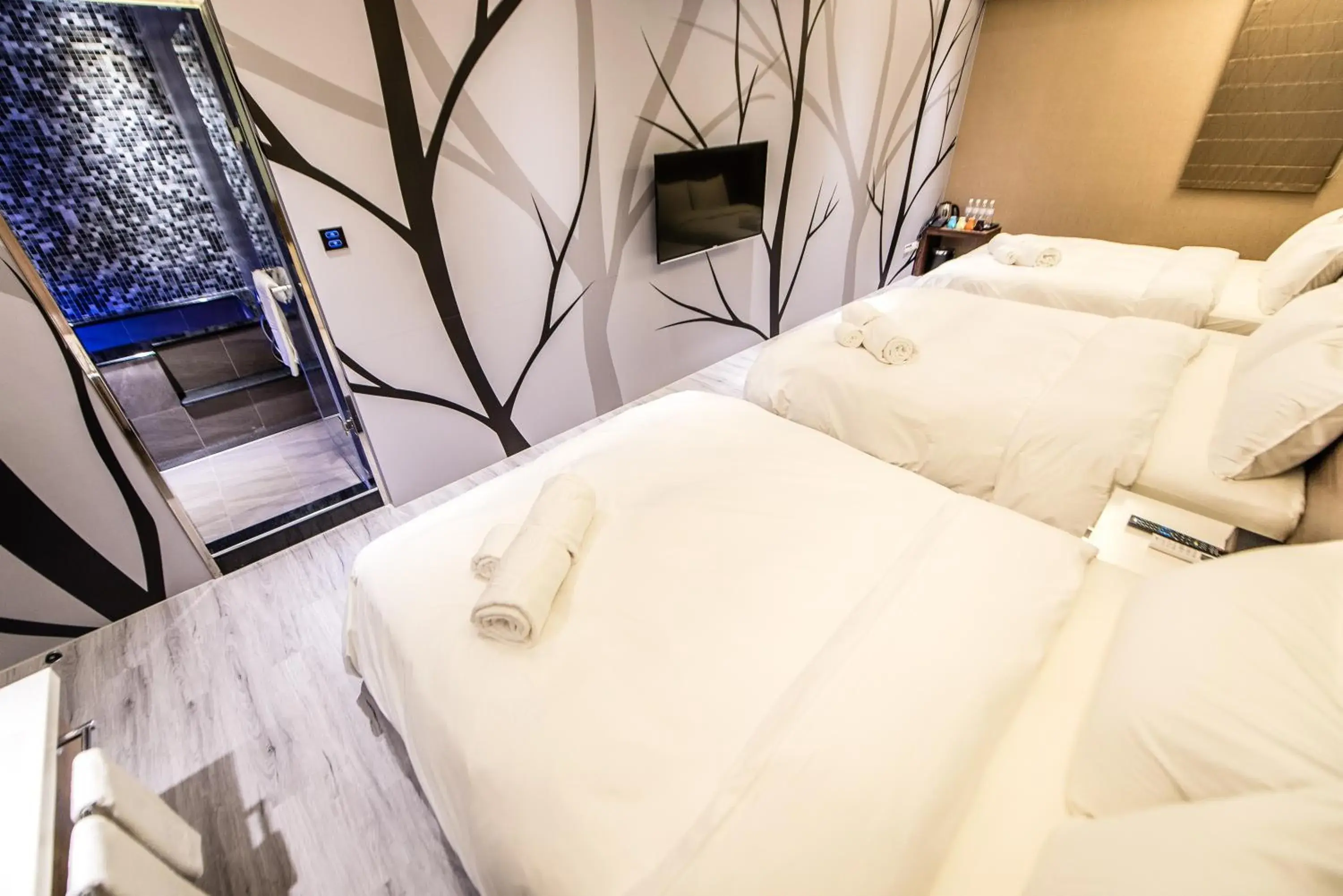 Photo of the whole room, Bed in SIX FUKUN HOTEL Photo of the whole room, Bed in SIX FUKUN HOTEL