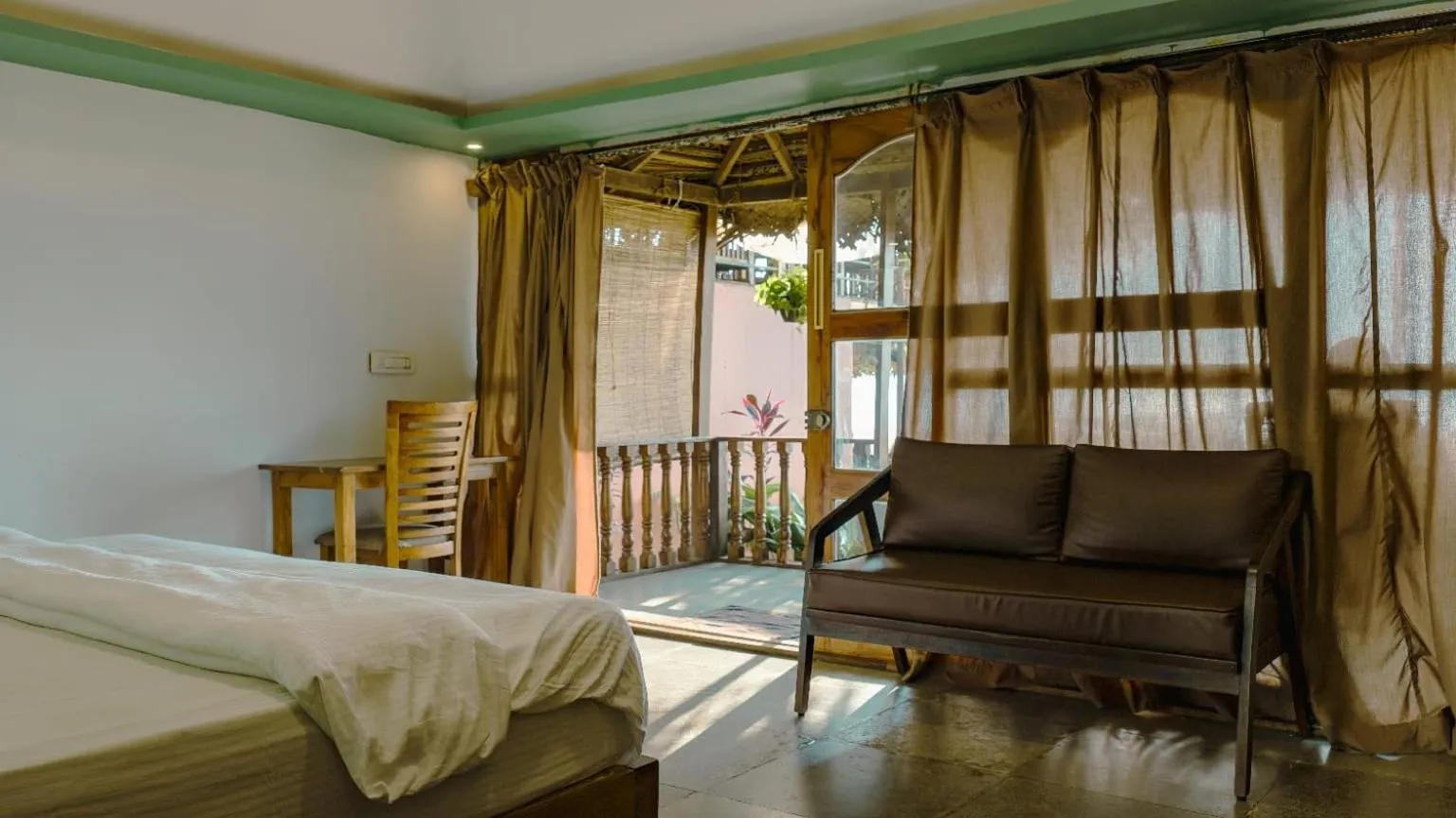 Bed in Mariposa Beach Grove