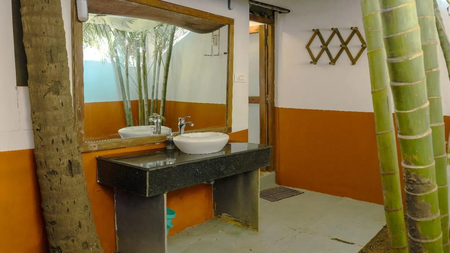 Mariposa Beach Grove