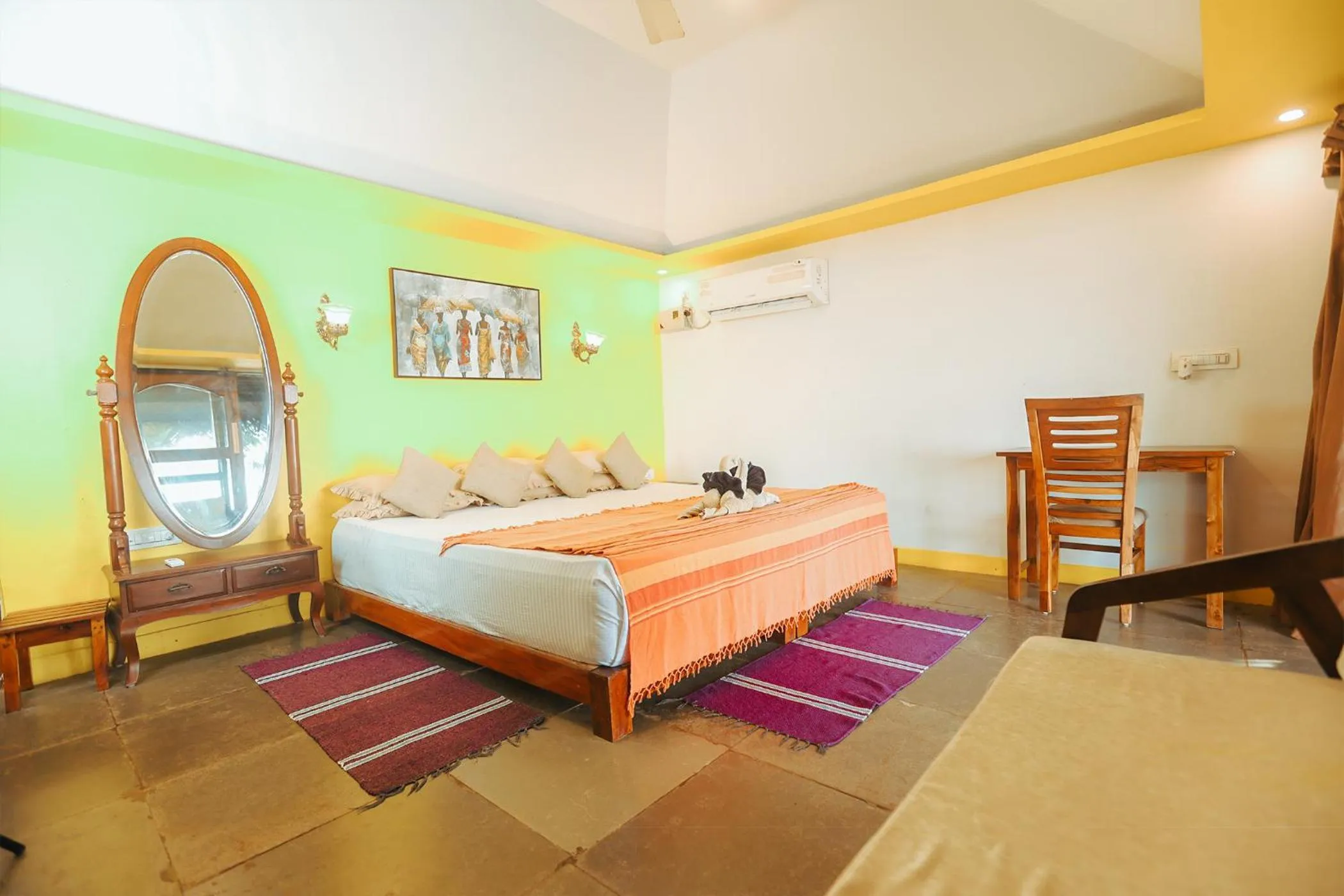 Bed in Mariposa Beach Grove