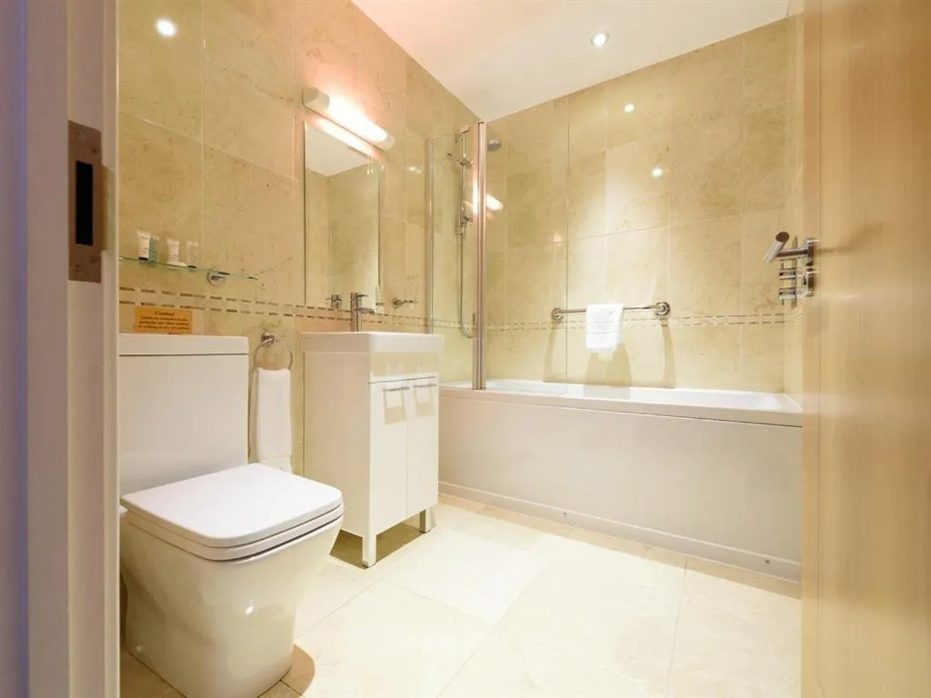 Bathroom in The Britannia Inn & Waves Restaurant