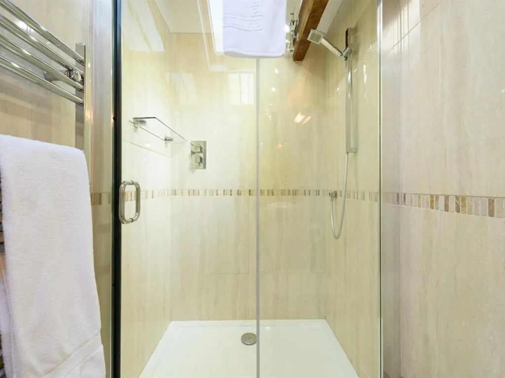 Bathroom in The Britannia Inn & Waves Restaurant