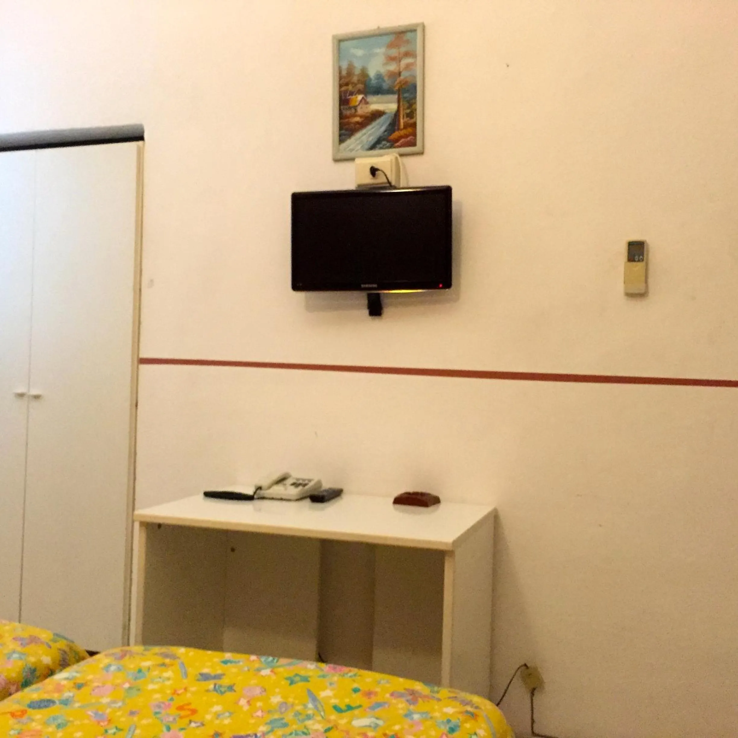 Property building, Bed in Albergo Ape Elbana