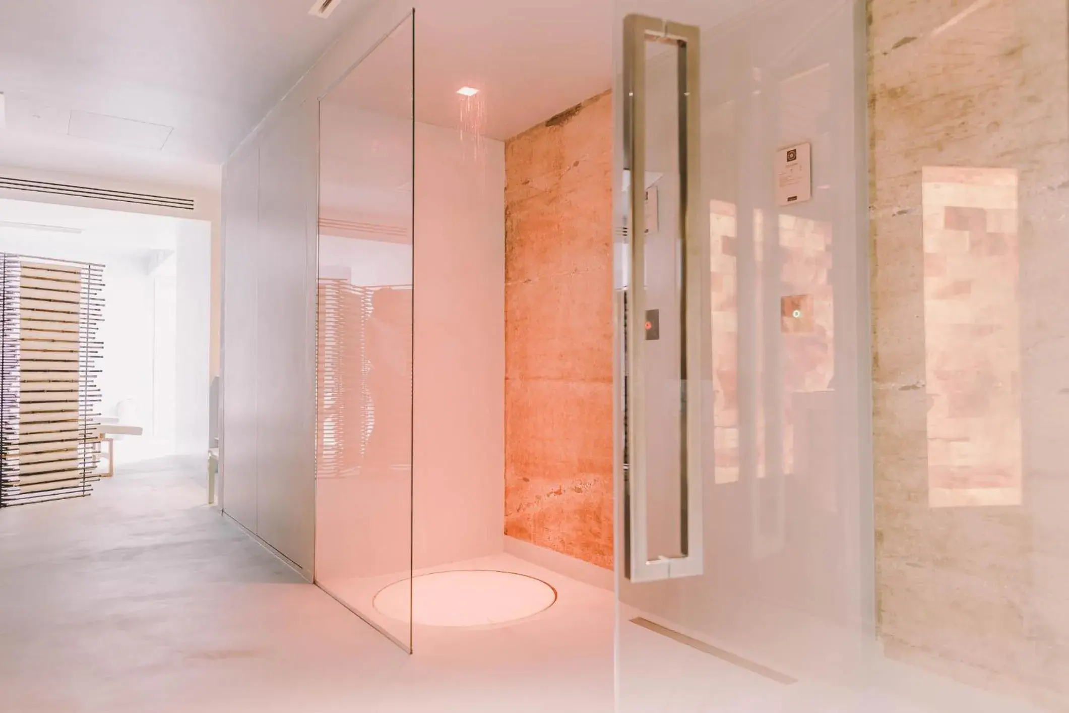 Spa and wellness centre/facilities in Suite 10 Home Design & Spa Spa and wellness centre/facilities in Suite 10 Home Design & Spa