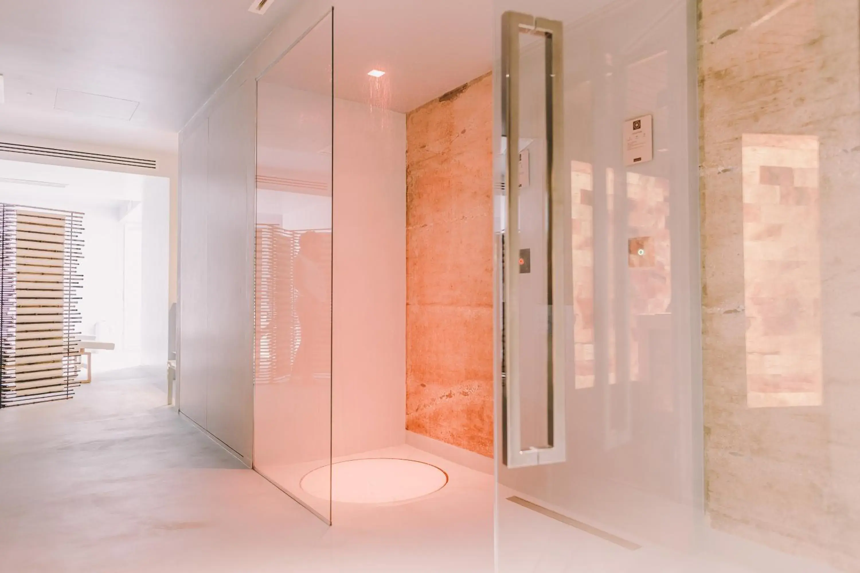 Spa and wellness centre/facilities in Suite 10 Home Design & Spa Spa and wellness centre/facilities in Suite 10 Home Design & Spa