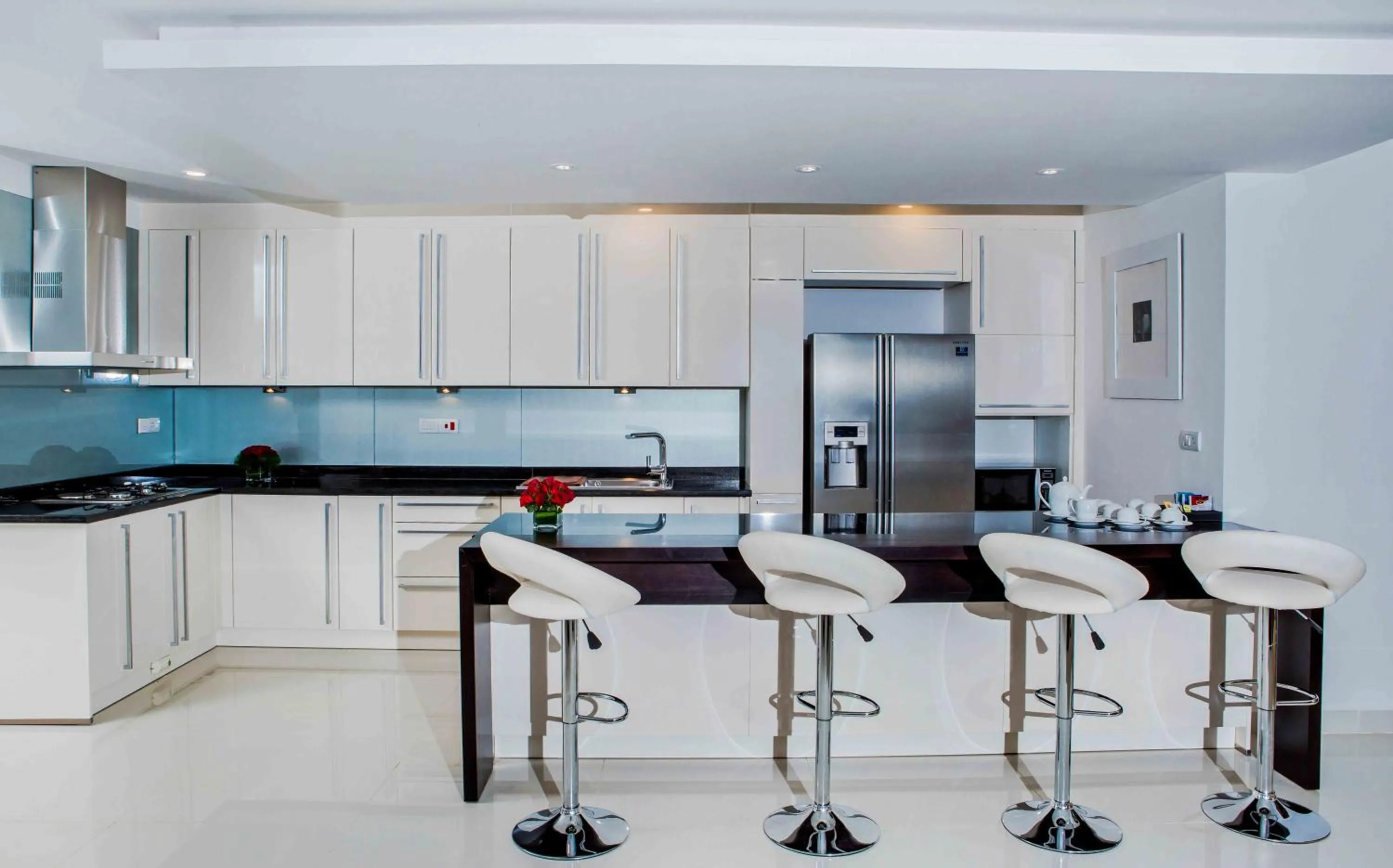 Kitchen or kitchenette in Platinum One Suites