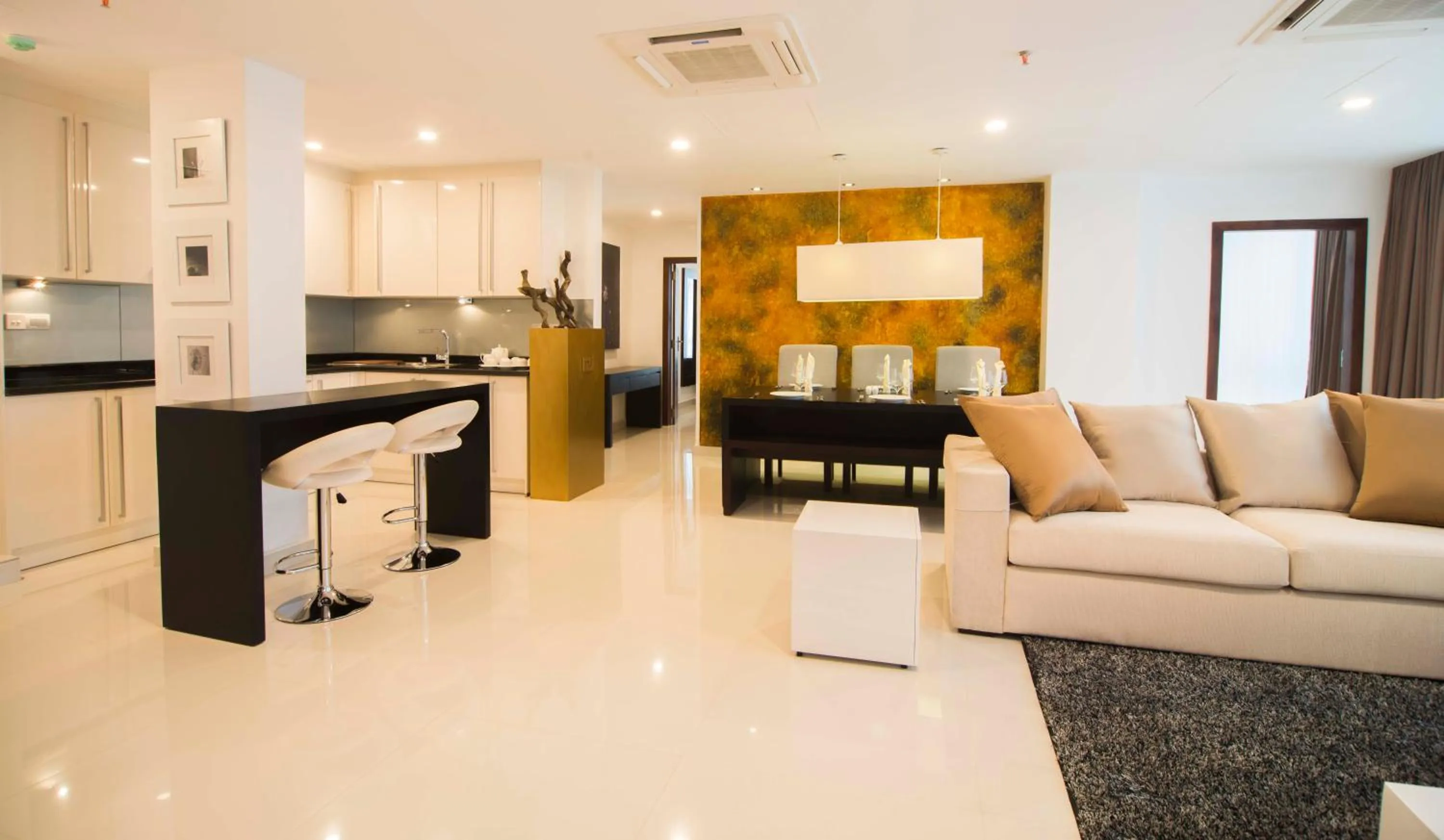 Kitchen or kitchenette in Platinum One Suites