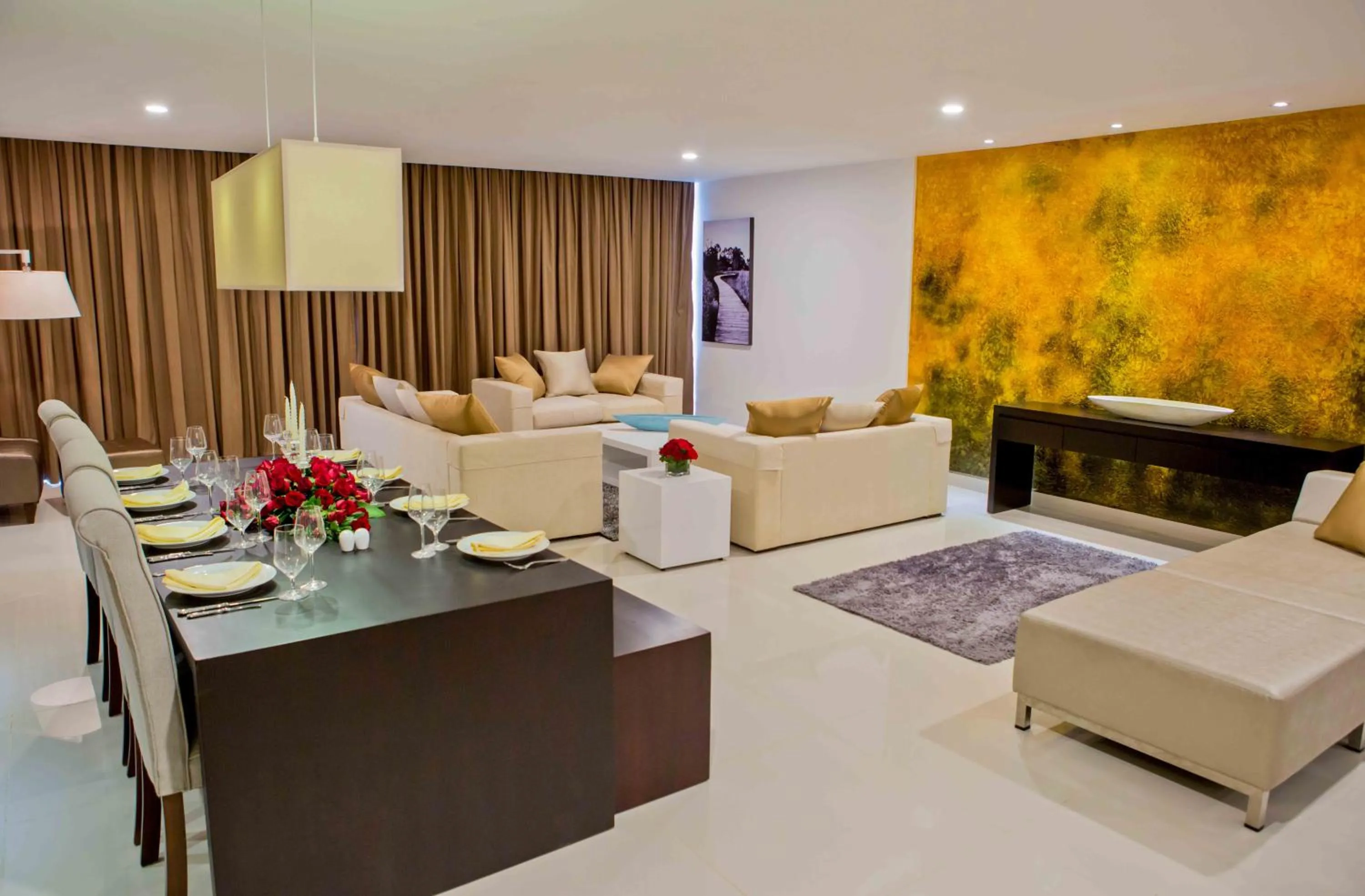 Kitchen or kitchenette in Platinum One Suites