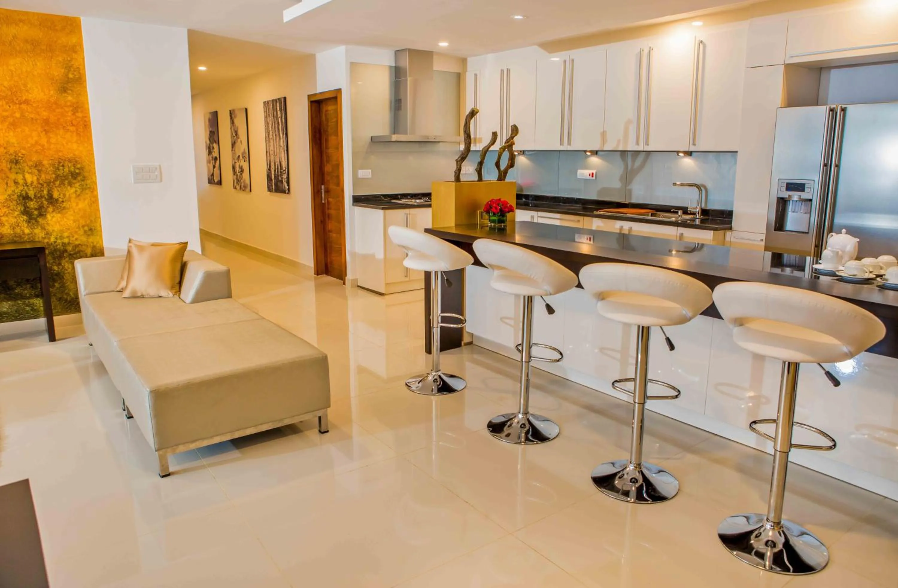 Kitchen or kitchenette in Platinum One Suites