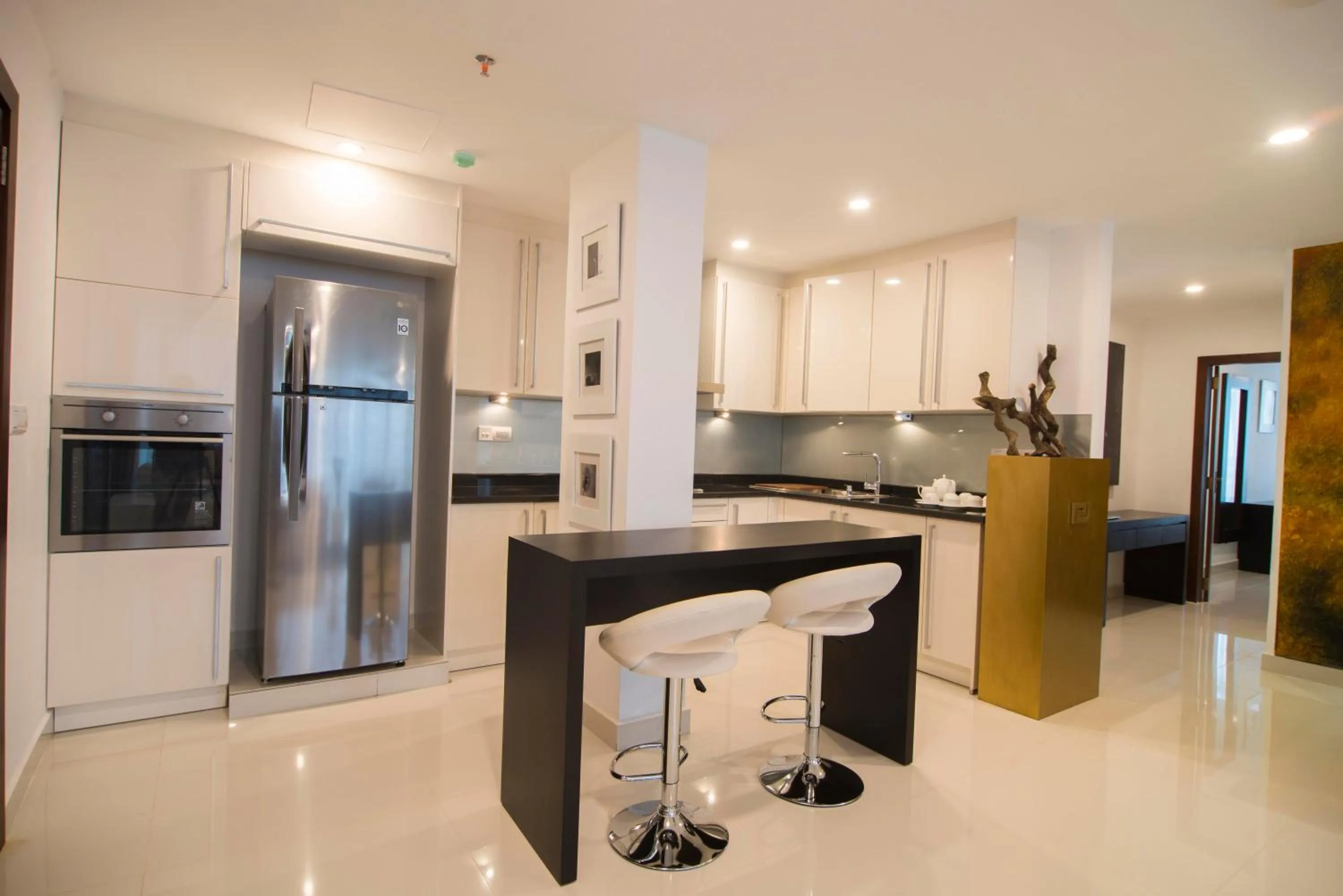 Kitchen or kitchenette in Platinum One Suites
