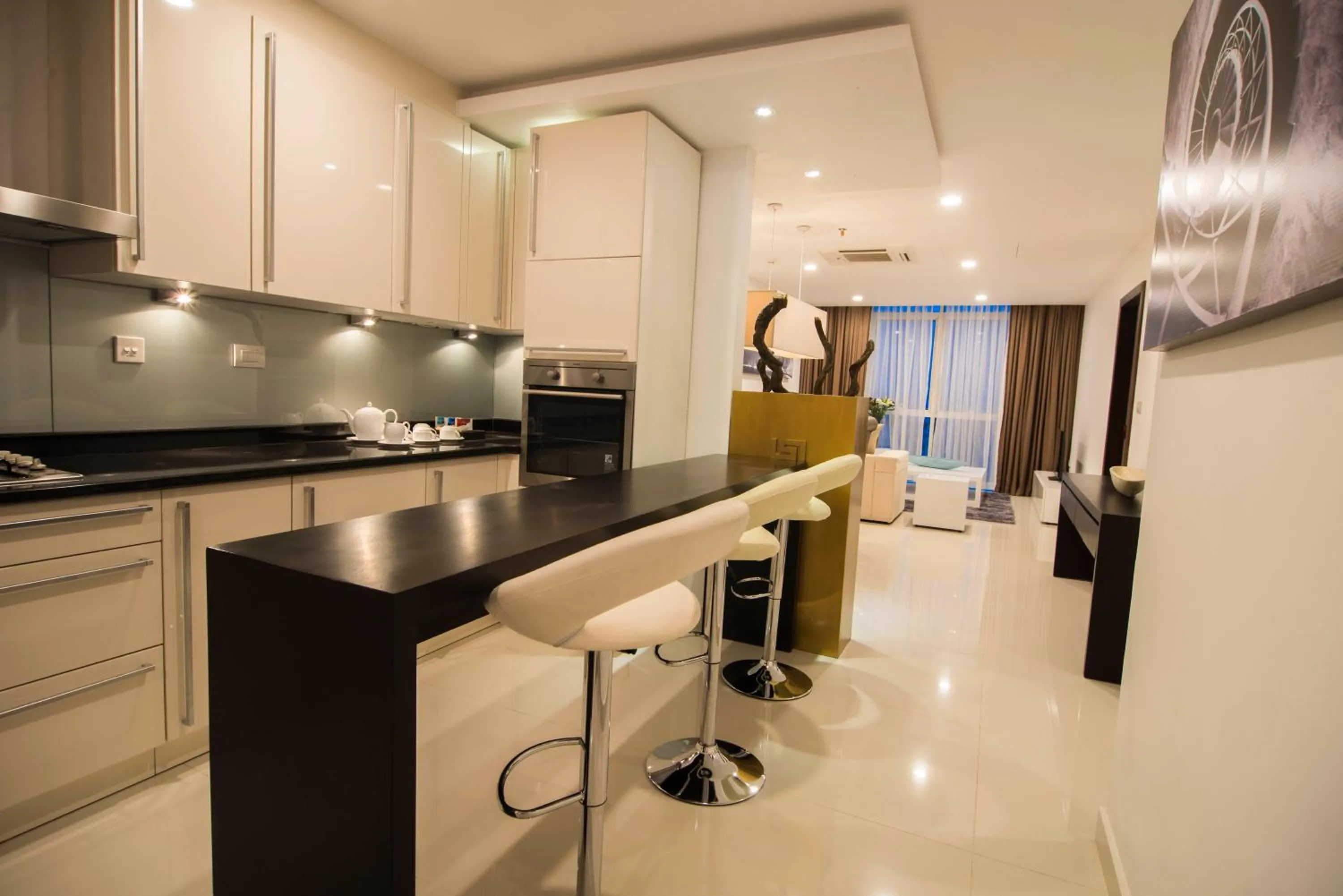 Kitchen or kitchenette in Platinum One Suites