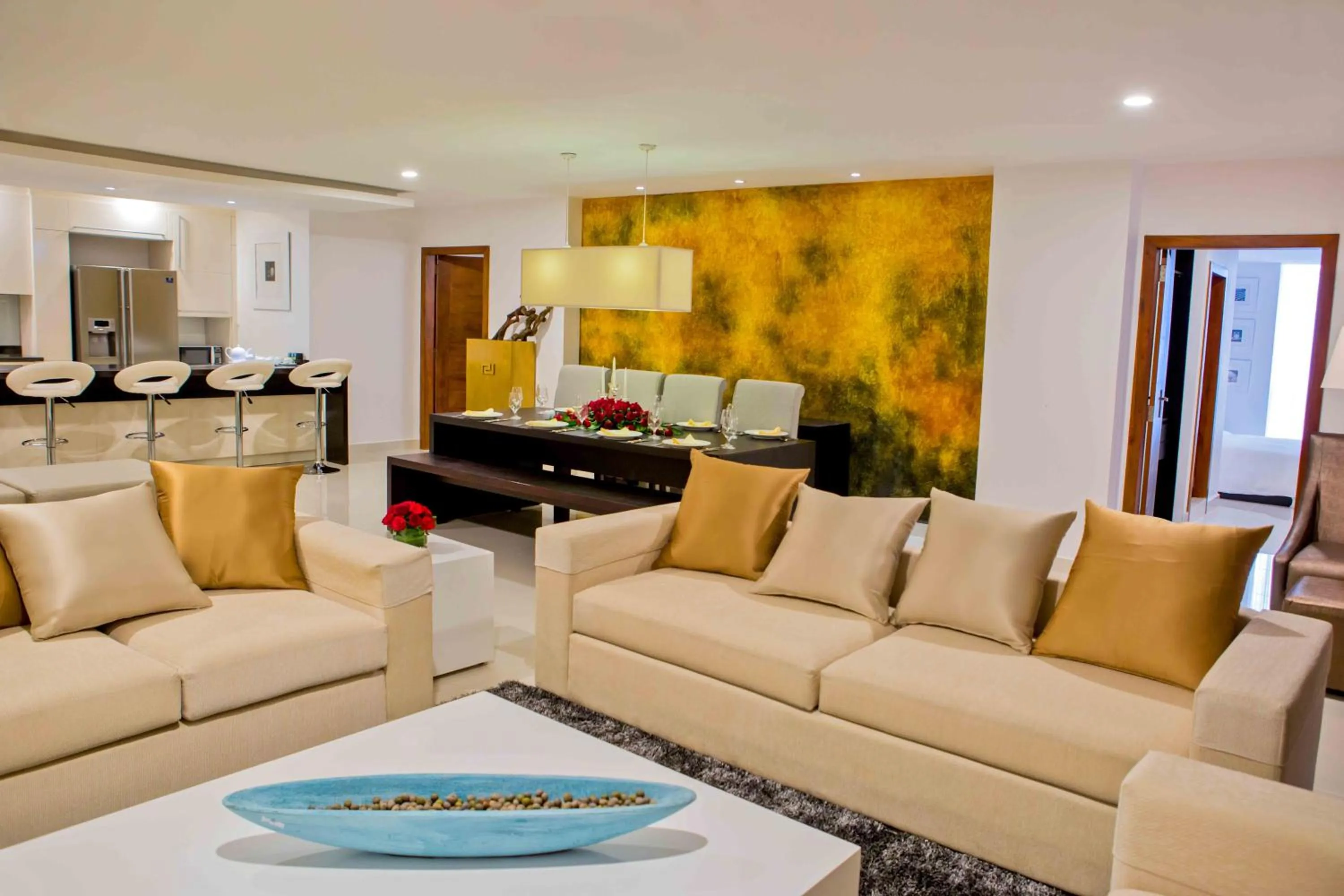 Kitchen or kitchenette in Platinum One Suites