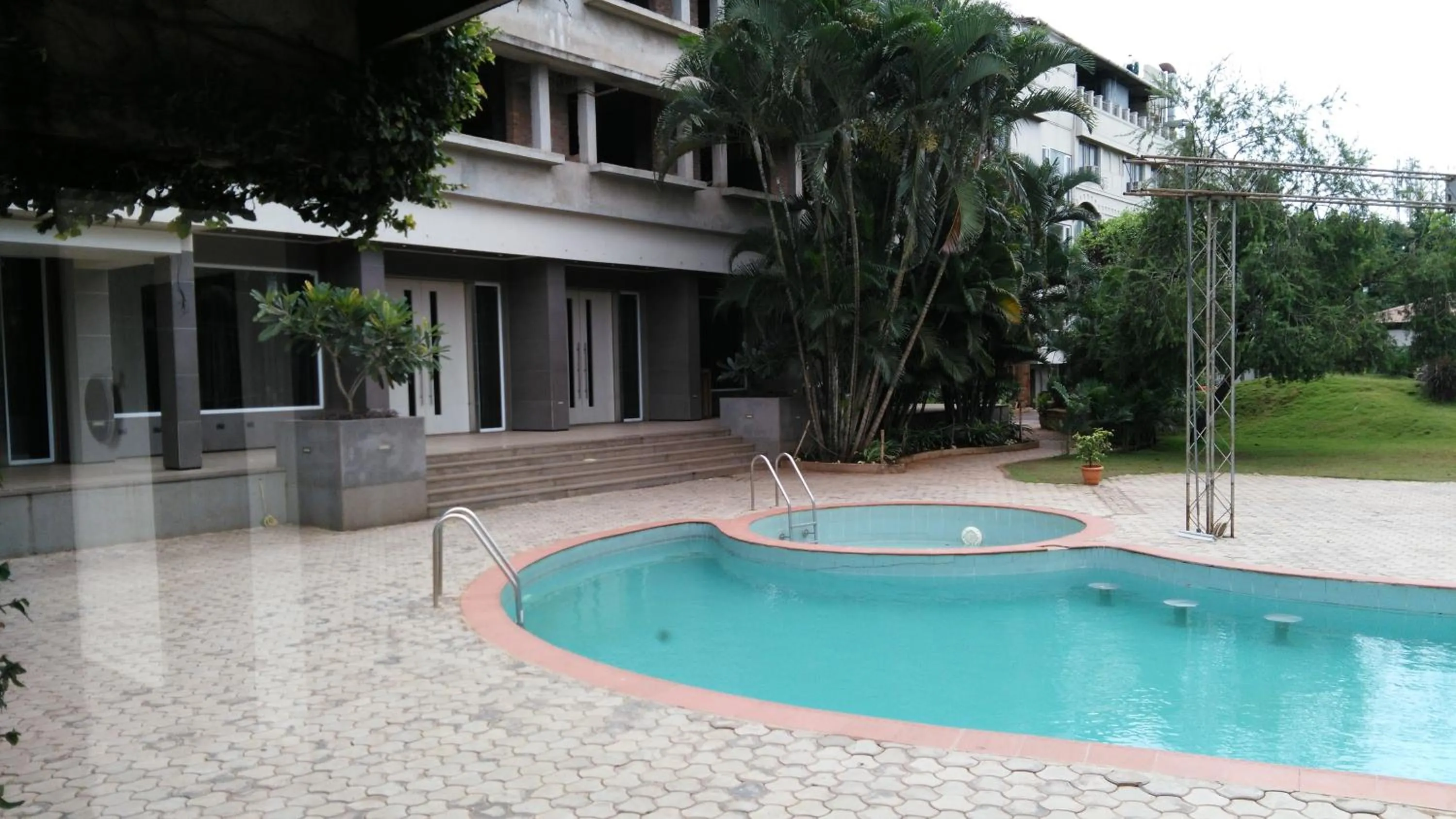 Swimming pool in Hotel Sankam Residency