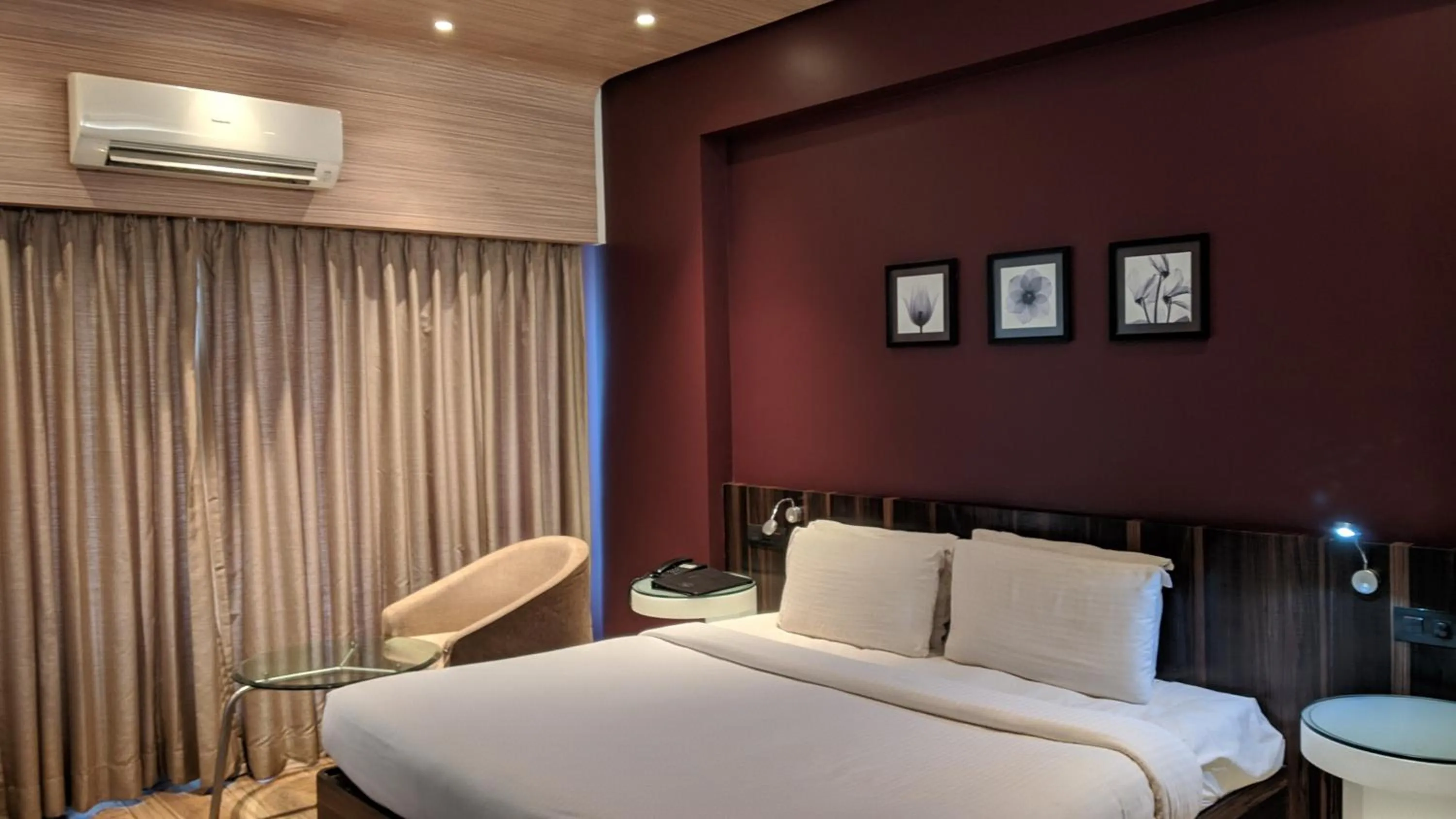 Bed in Hotel Sankam Residency