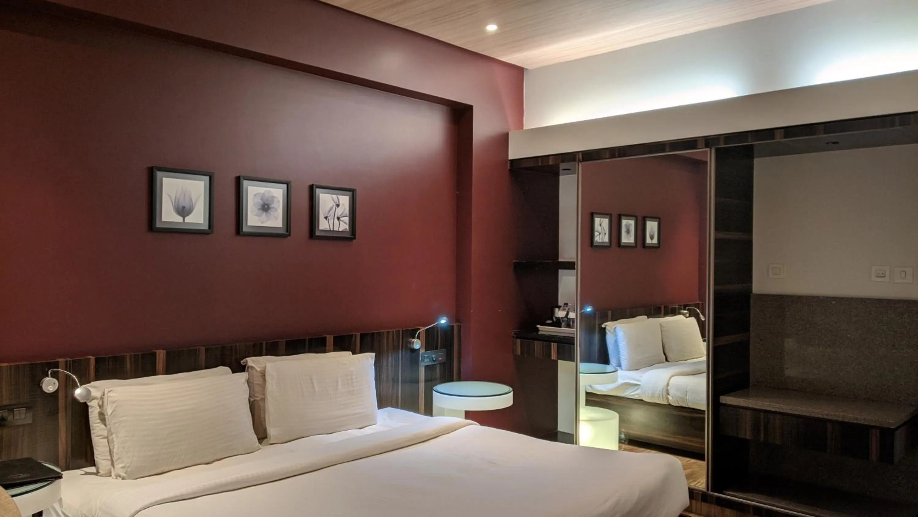 Bed in Hotel Sankam Residency