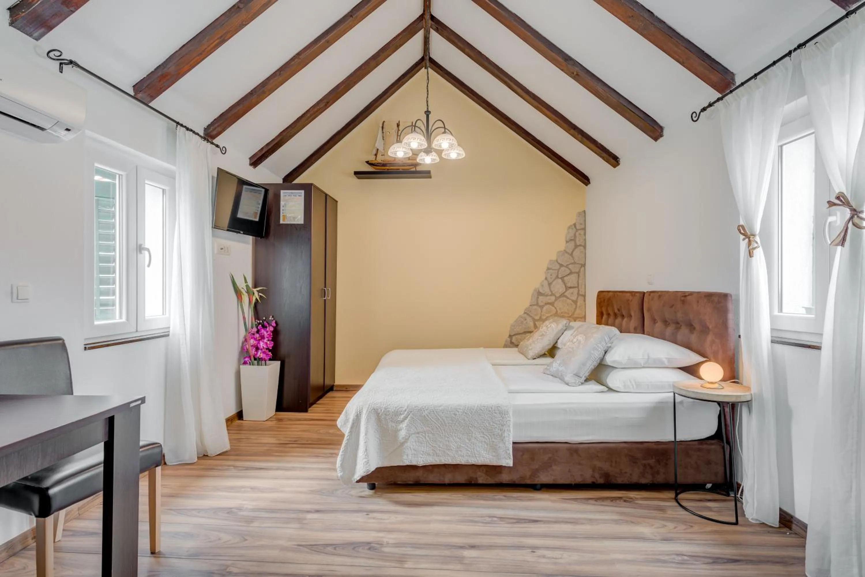 Photo of the whole room, Bed in Guesthouse Imperator