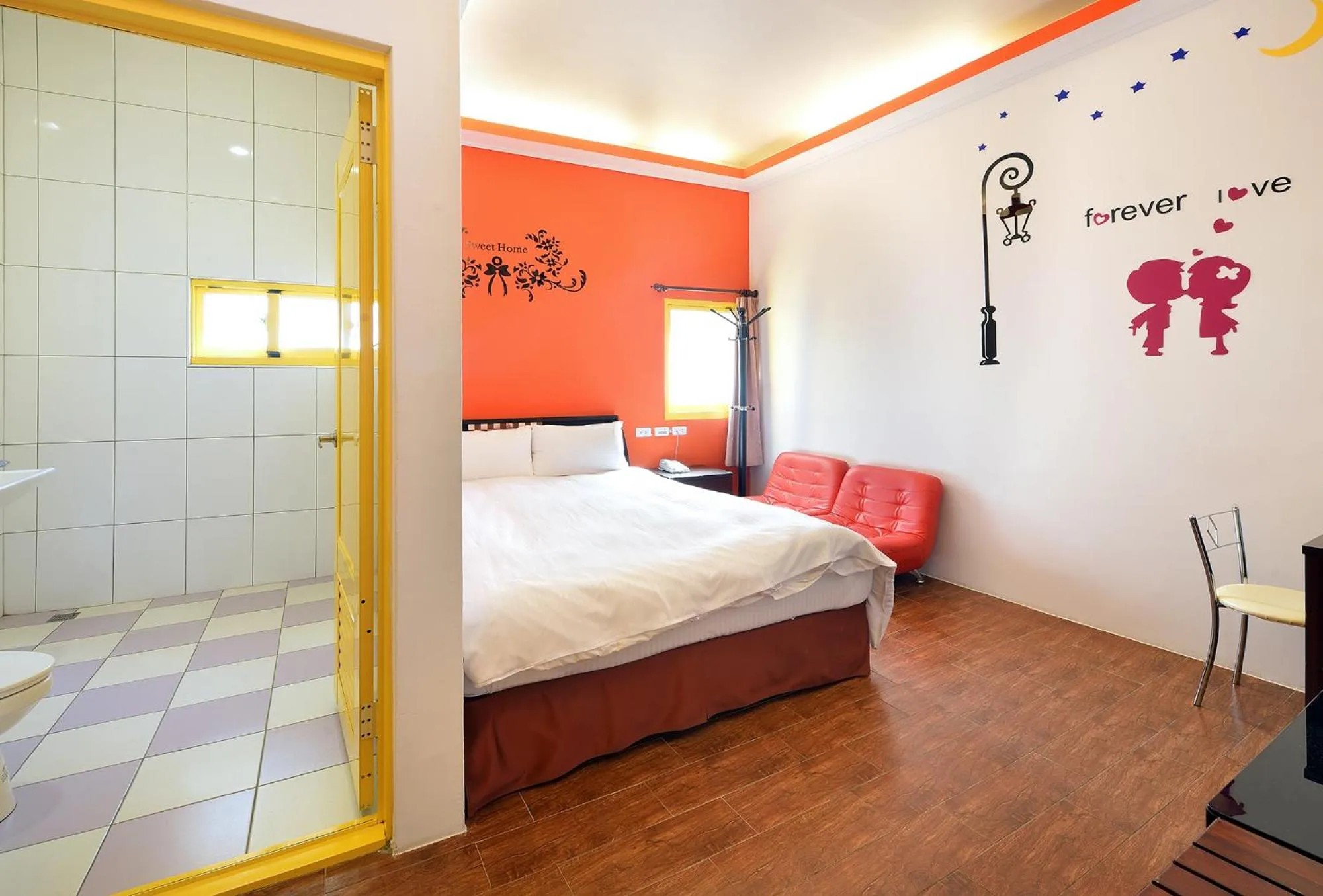 Photo of the whole room, Bed in Star Inn 888