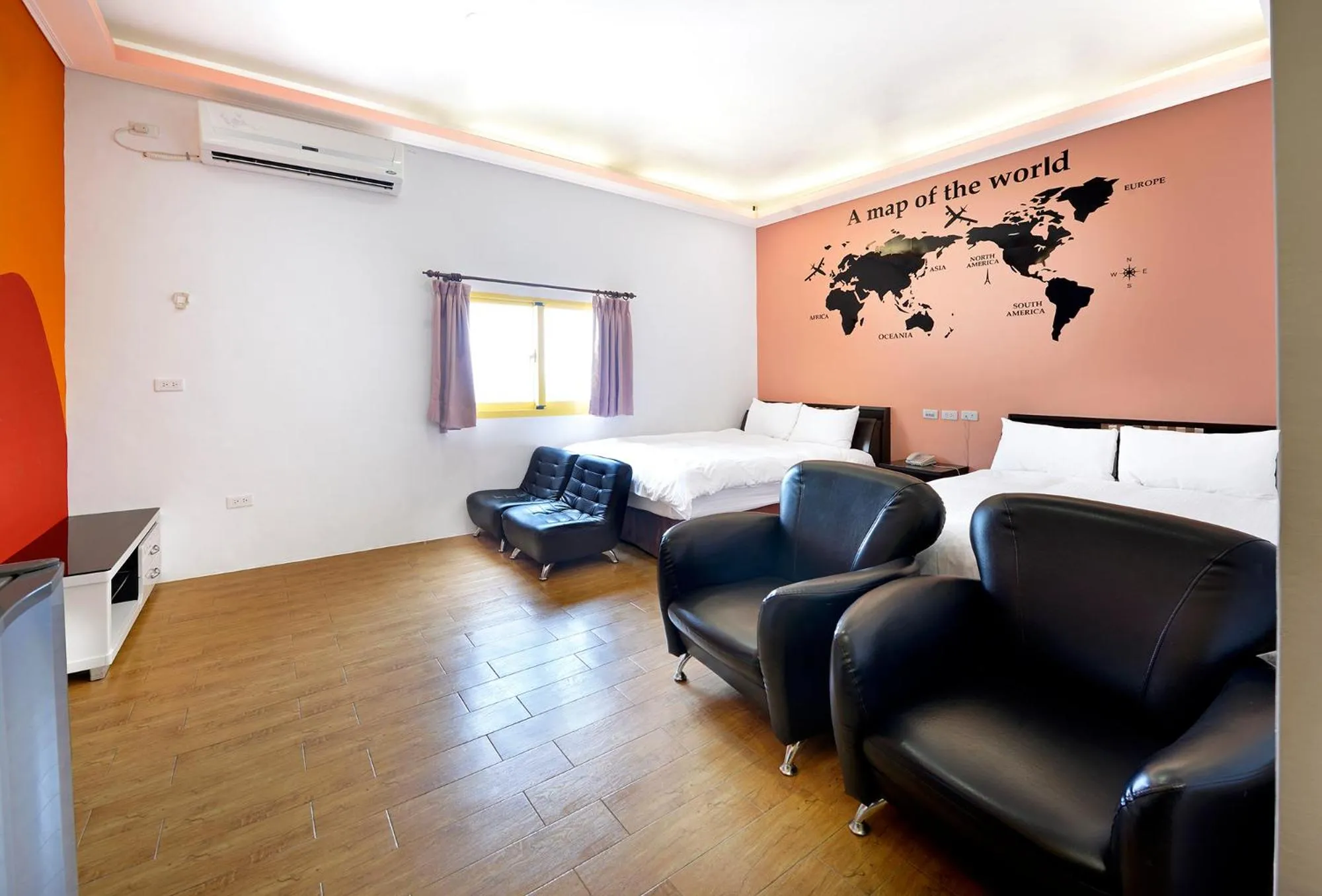 Decorative detail in Star Inn 888